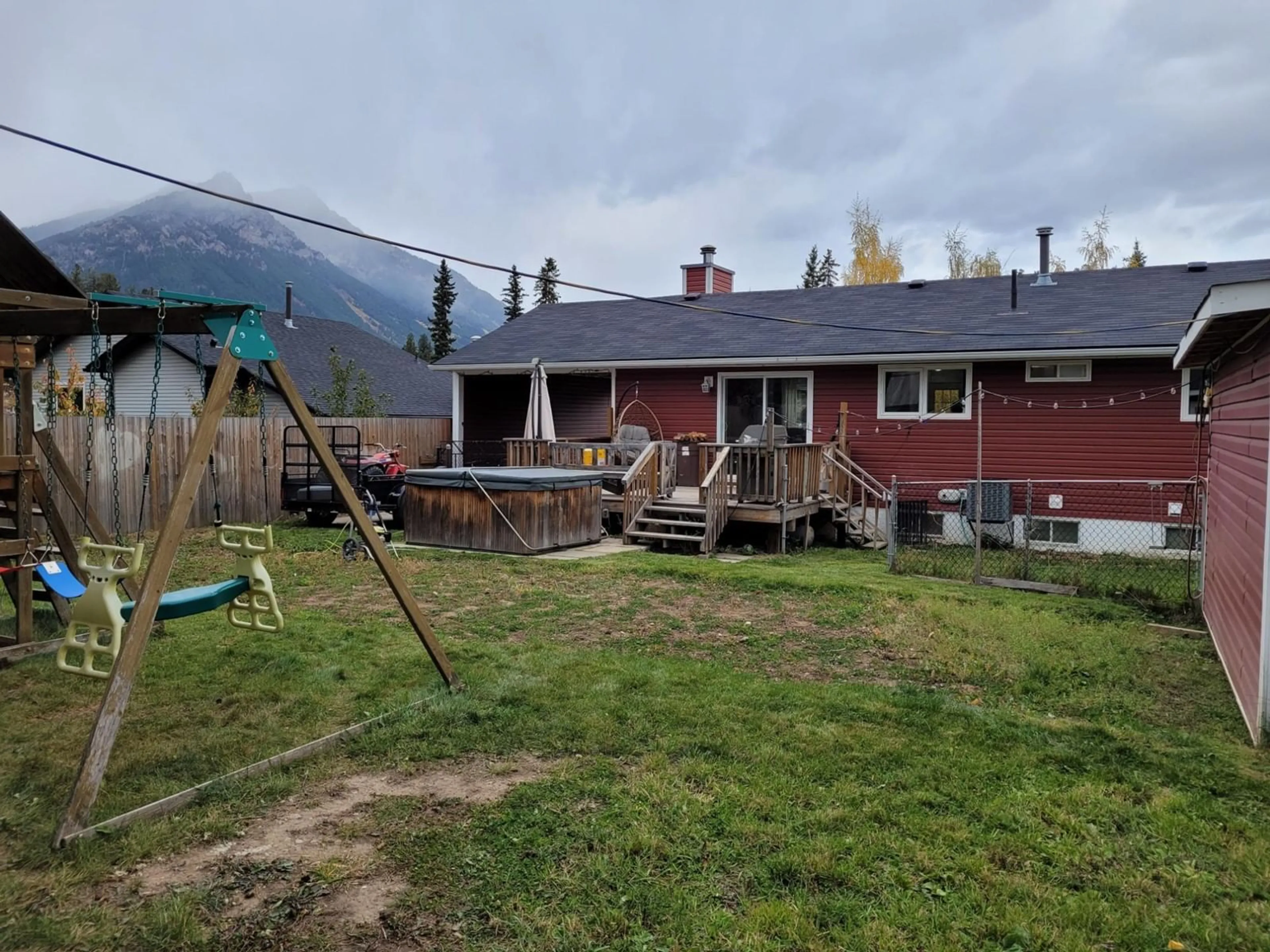 Frontside or backside of a home for 10 CASCADE CRESCENT, Elkford British Columbia V0B1H0