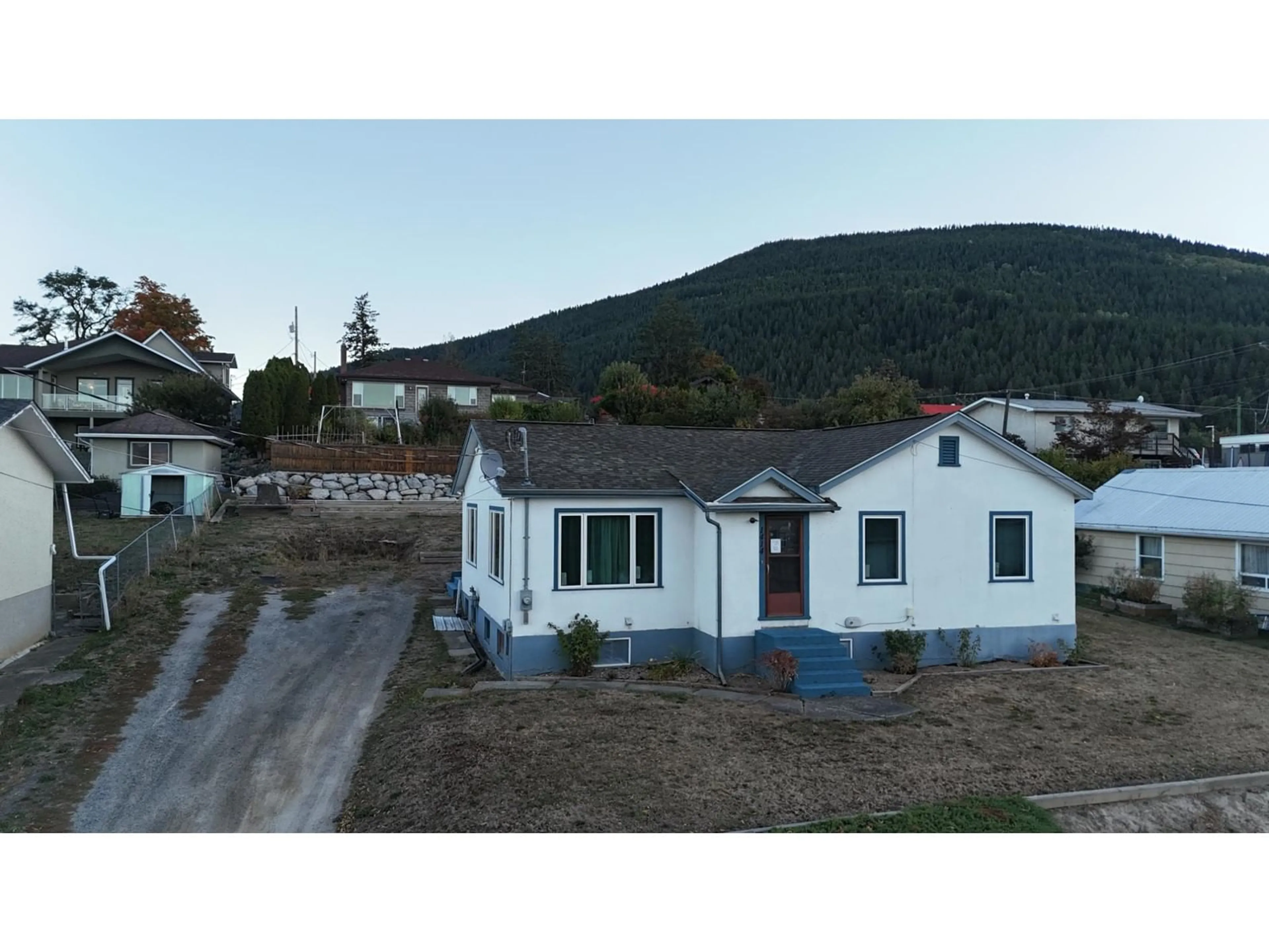 Frontside or backside of a home, cottage for 1414 VANCOUVER Street, Creston British Columbia V0B1G0