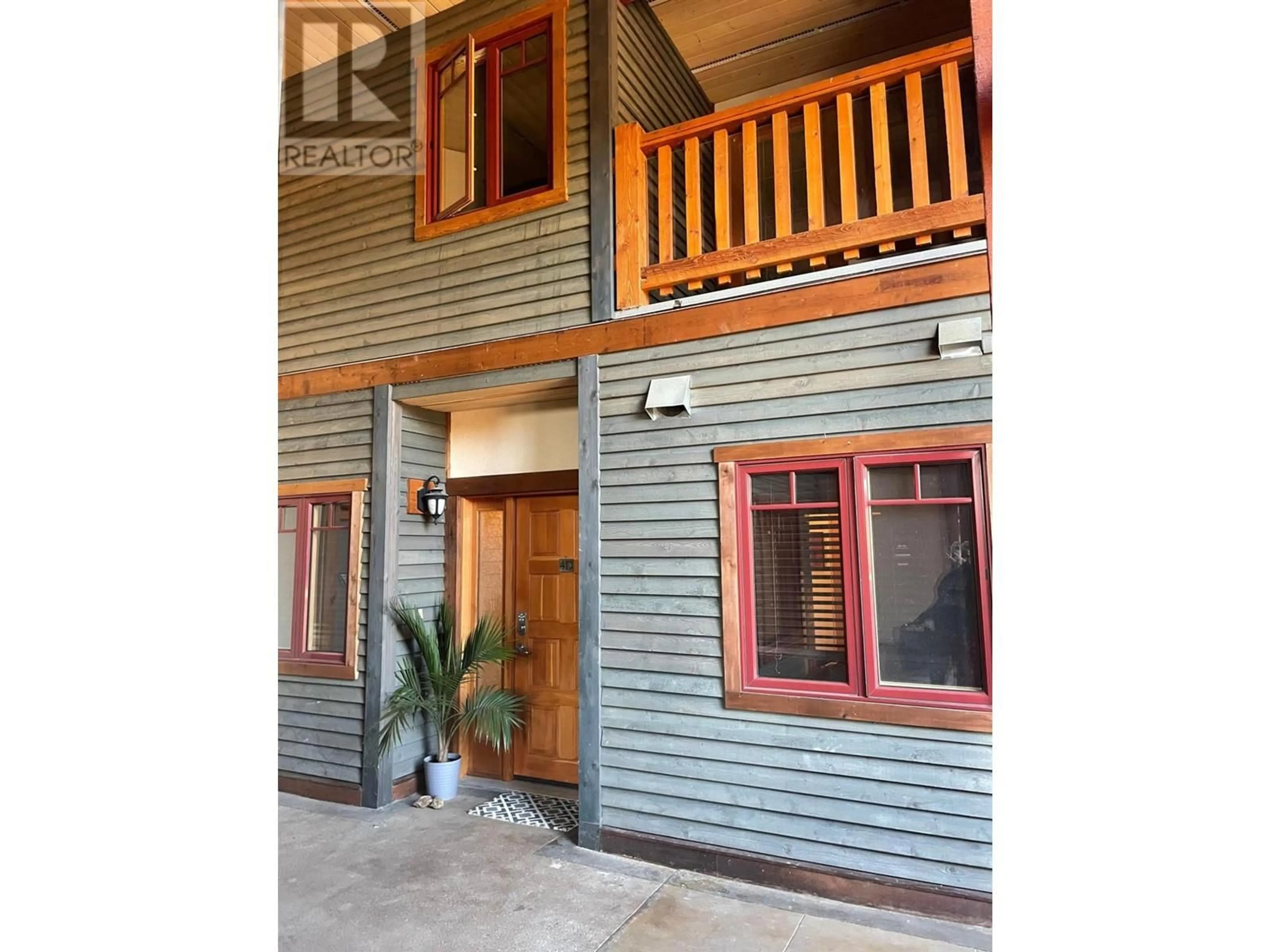 Indoor foyer for 4D - 1005 MOUNTAIN VIEW ROAD, Rossland British Columbia V0G1Y0