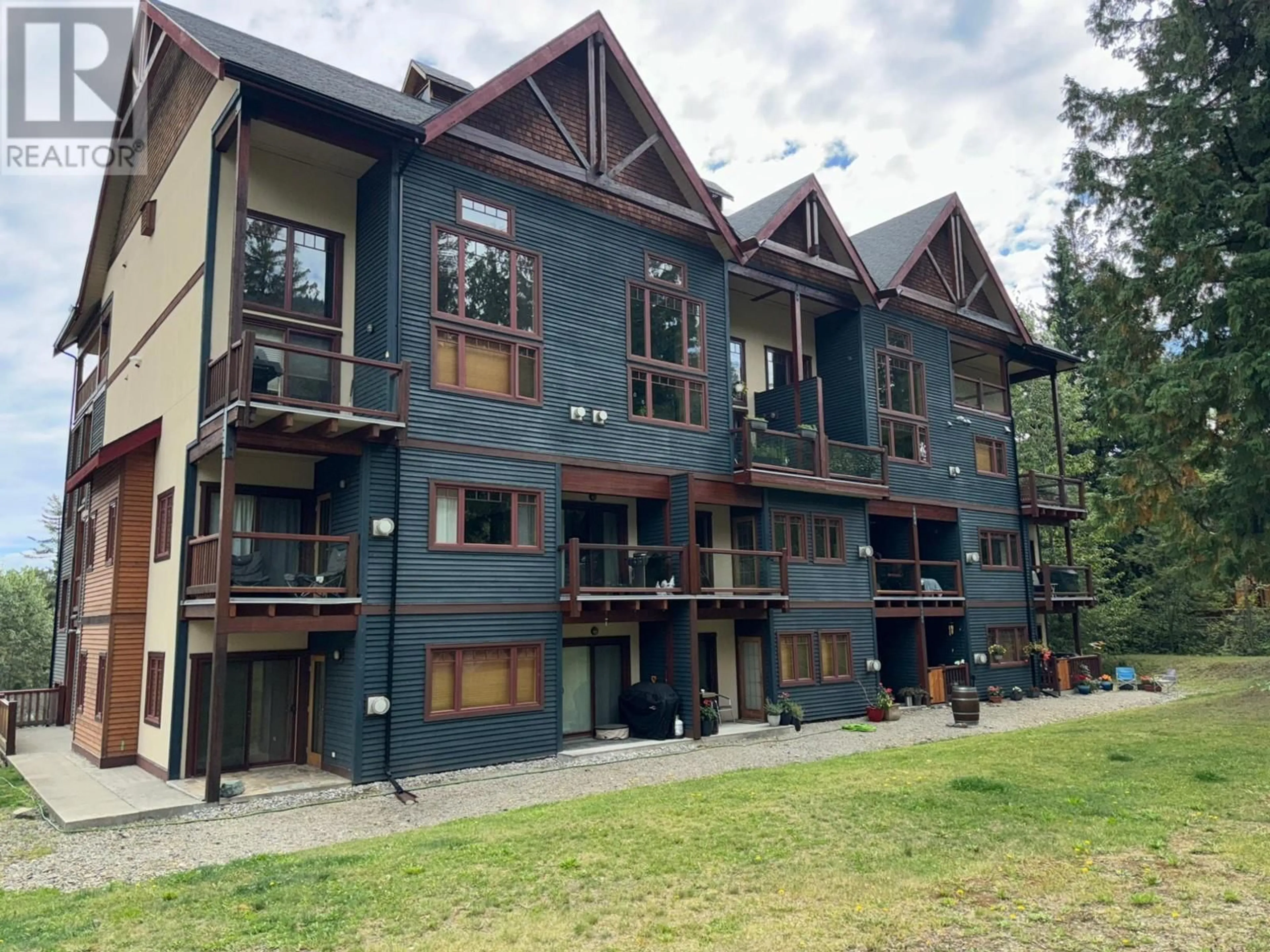 A pic from outside/outdoor area/front of a property/back of a property/a pic from drone, unknown for 4D - 1005 MOUNTAIN VIEW ROAD, Rossland British Columbia V0G1Y0