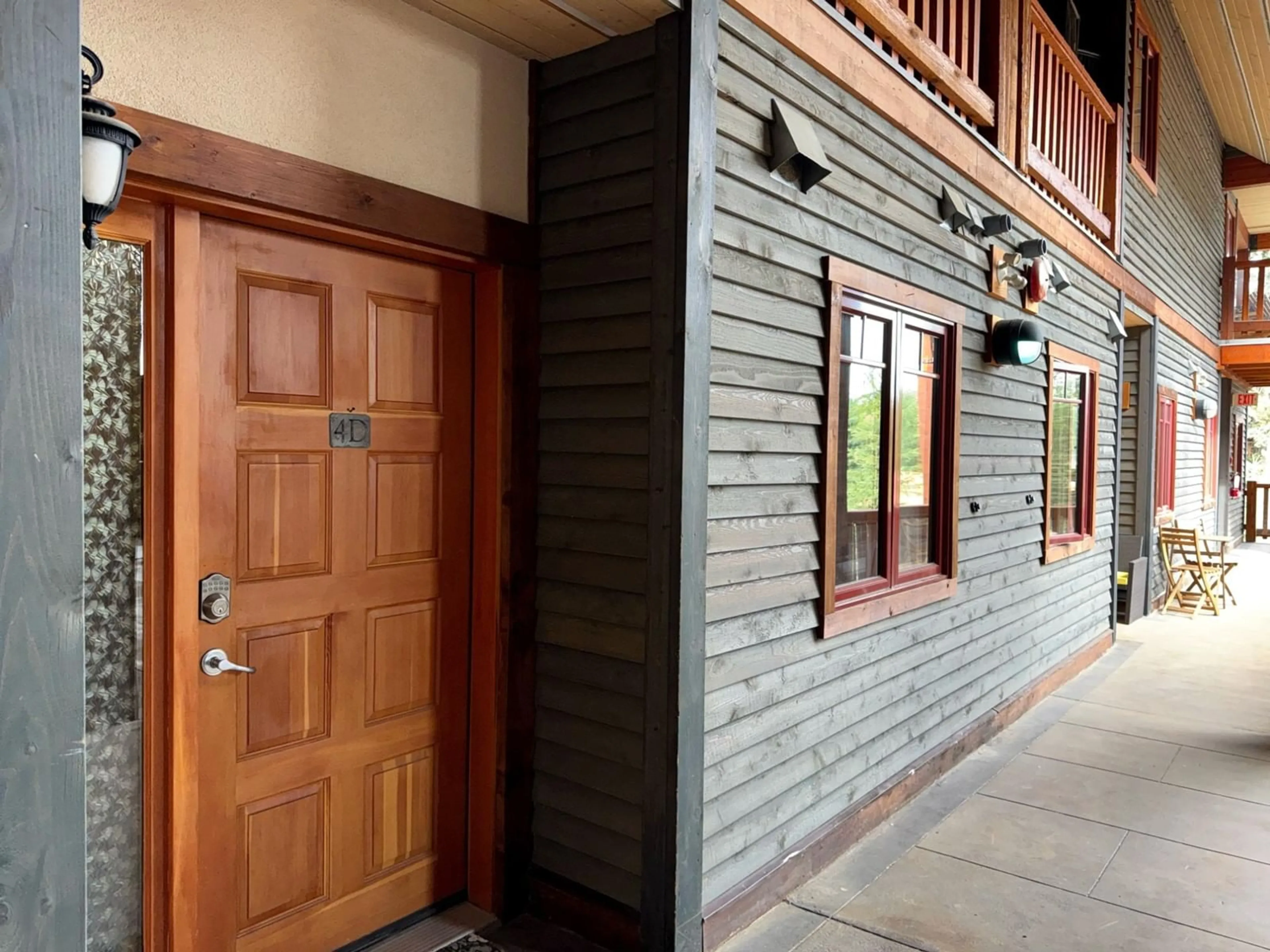 Indoor foyer, wood floors for 1005 MOUNTAIN VIEW Road Unit# 4D, Rossland British Columbia V0G1Y0