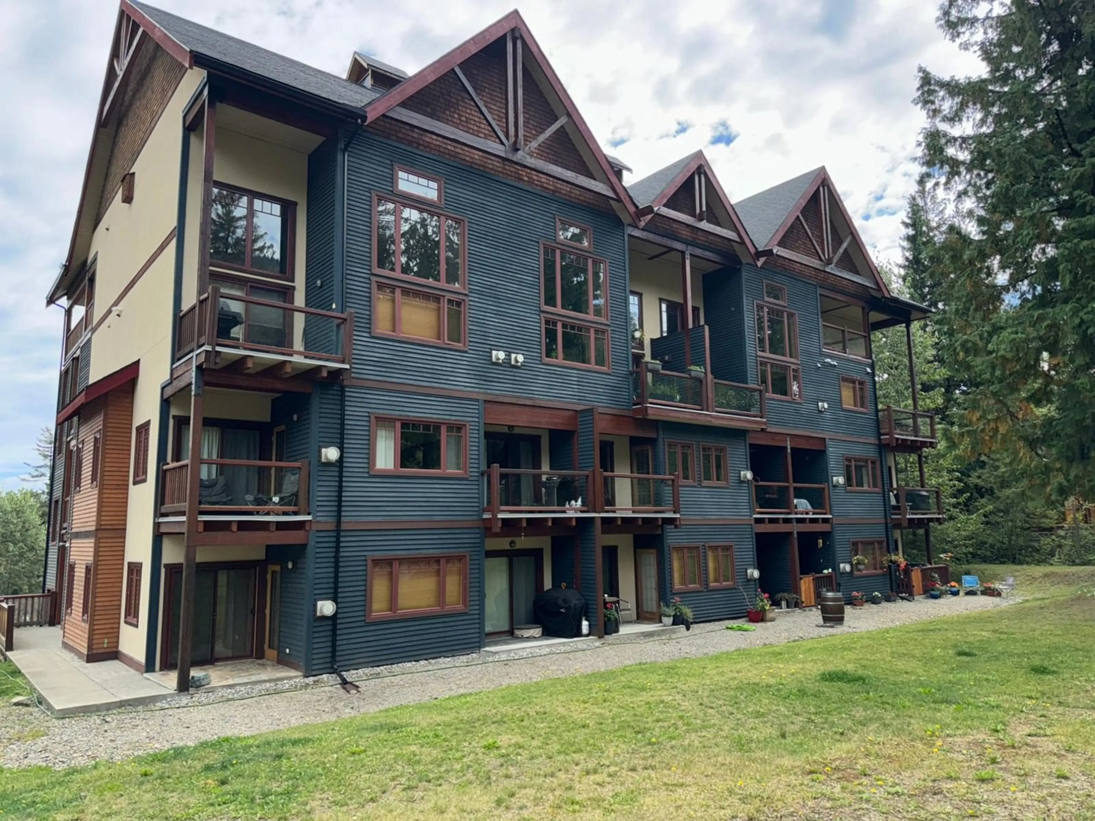 A pic from exterior of the house or condo, the front or back of building for 1005 MOUNTAIN VIEW Road Unit# 4D, Rossland British Columbia V0G1Y0