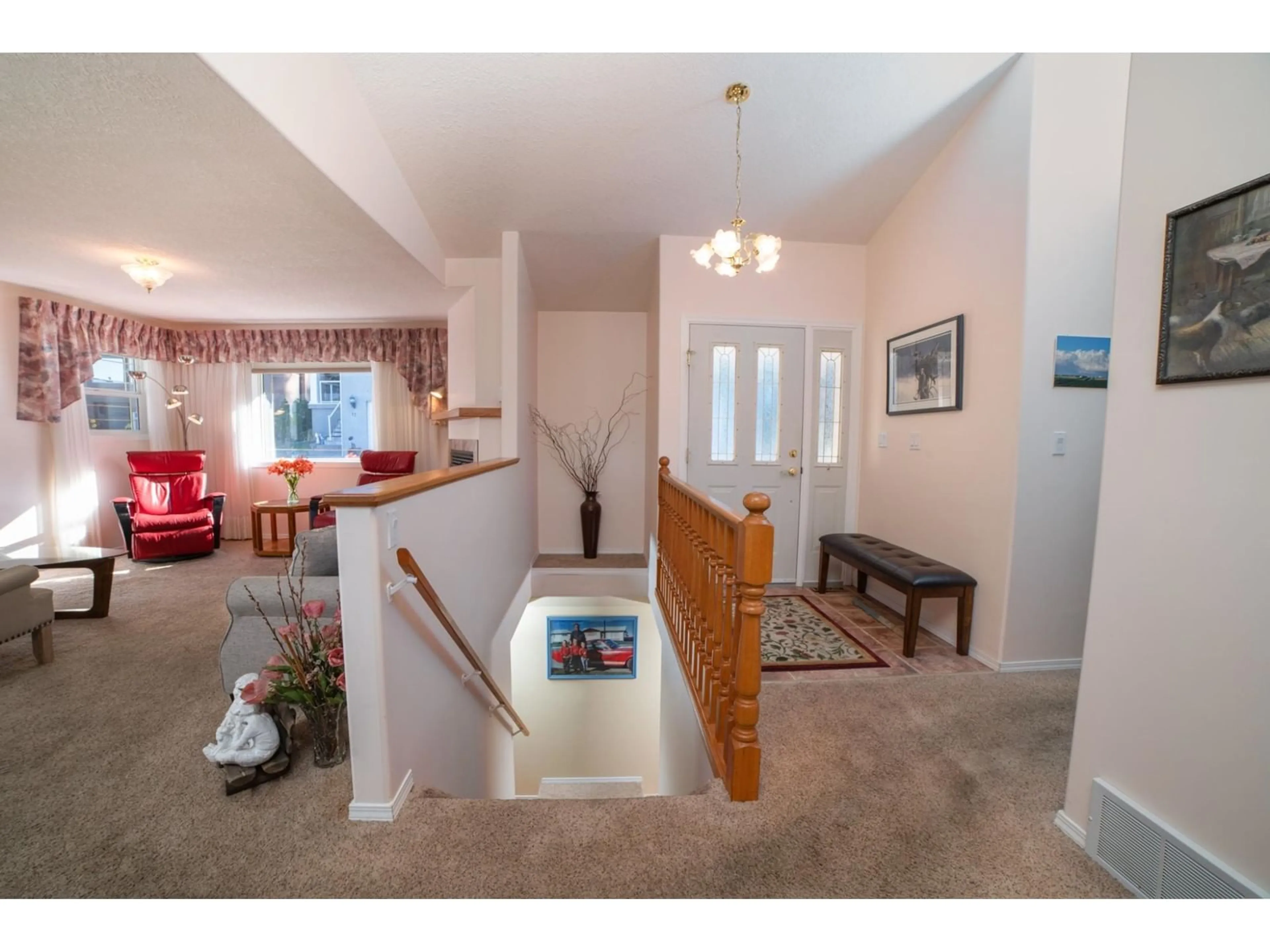 Indoor foyer, carpet floors for 420 20TH  N Avenue Unit# 4, Creston British Columbia V0B1G5