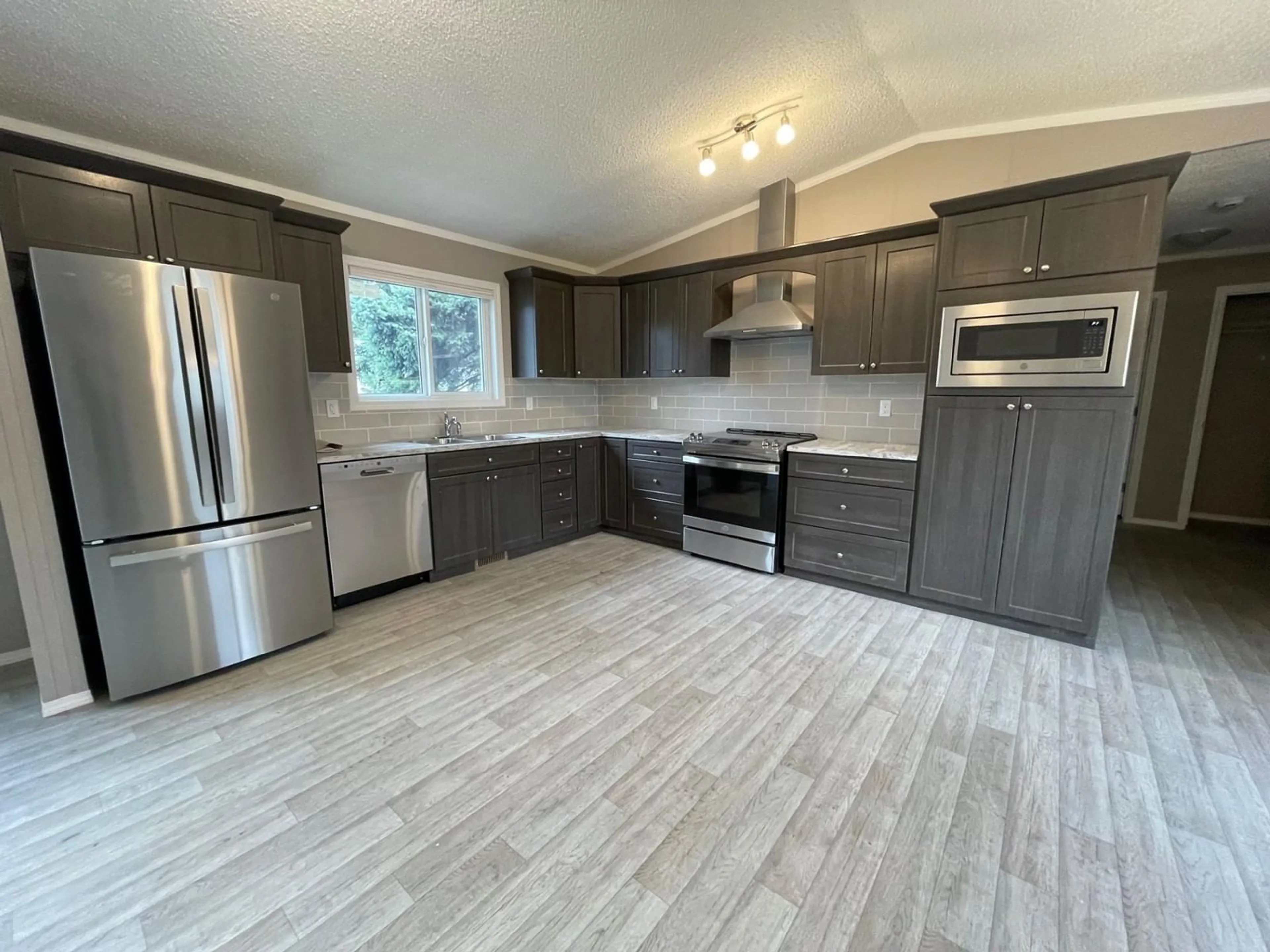 Open concept kitchen for 100 INDUSTRIAL  1 Road Unit# 38, Sparwood British Columbia V0B2G1