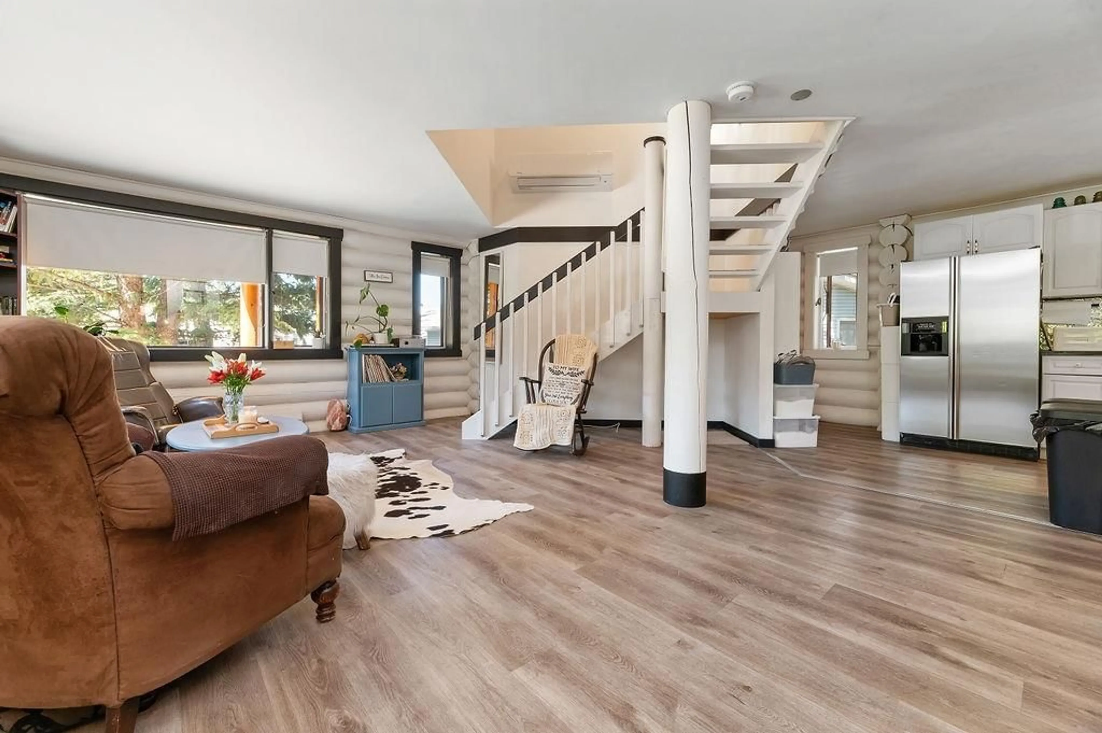 Indoor foyer, wood floors for 7500 RIVERCREST Road, Radium Hot Springs British Columbia V0A1M0