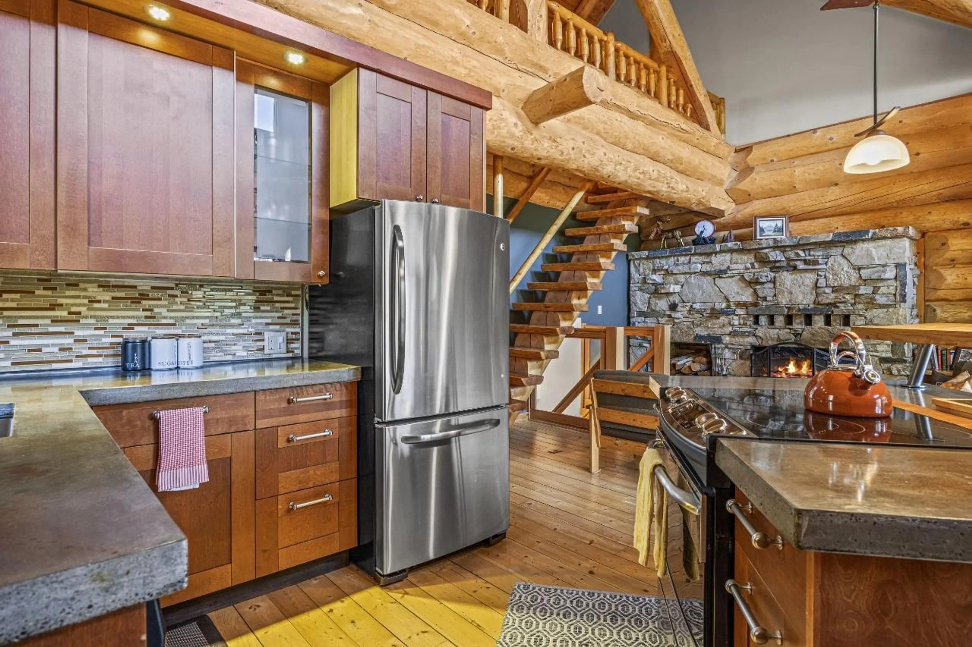 Rustic kitchen, wood floors, cottage for 462 OTTOSON Road, Golden British Columbia V0A1H0