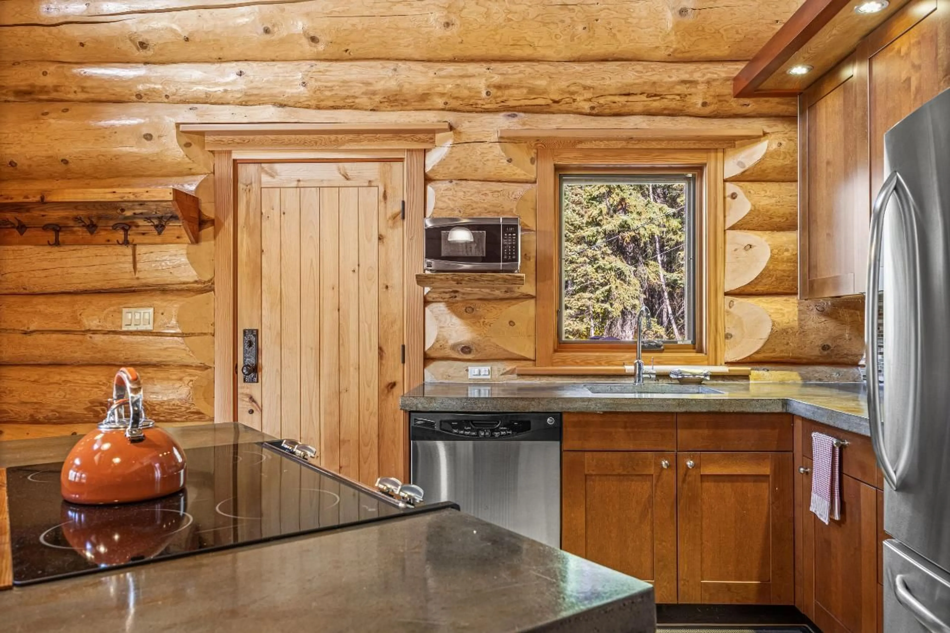 Rustic kitchen, wood floors, cottage for 462 OTTOSON Road, Golden British Columbia V0A1H0