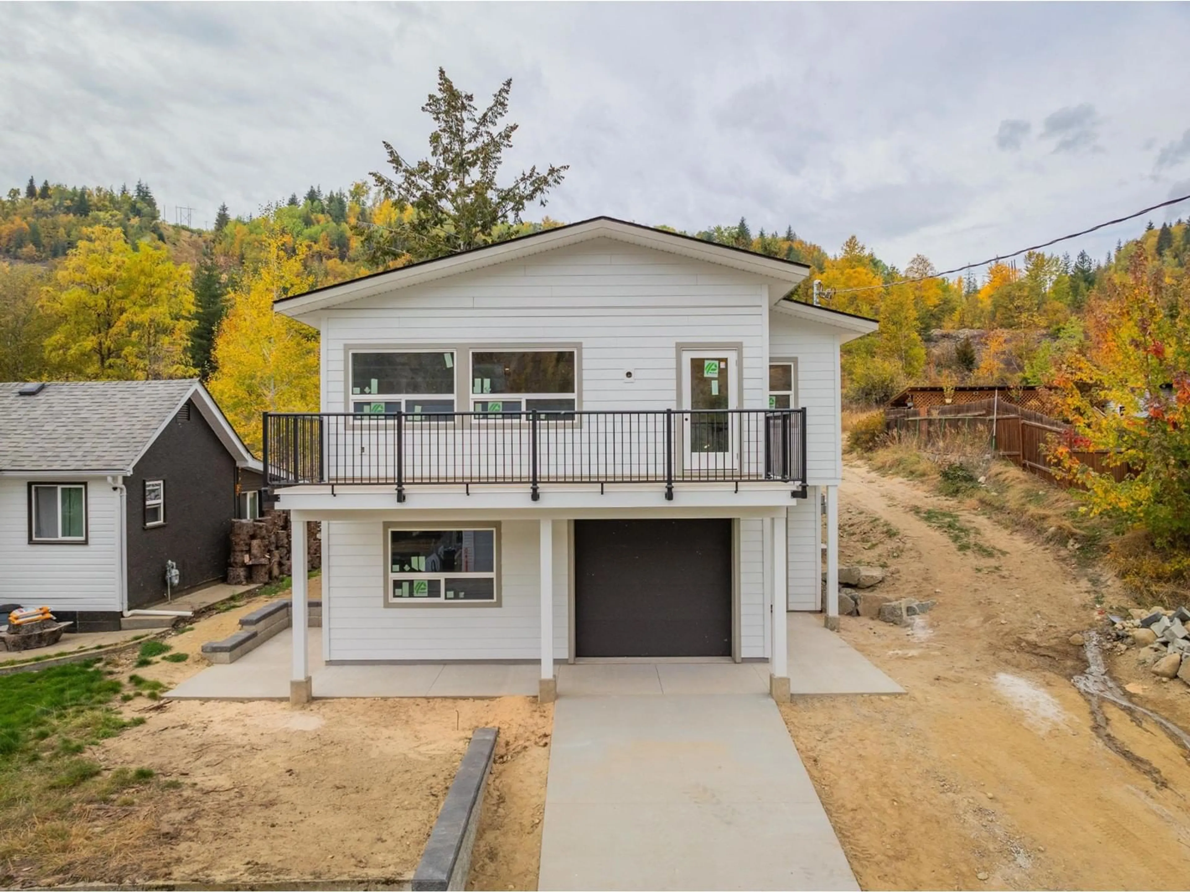 Frontside or backside of a home, cottage for 418 2ND Avenue, Rivervale British Columbia V1R4V5