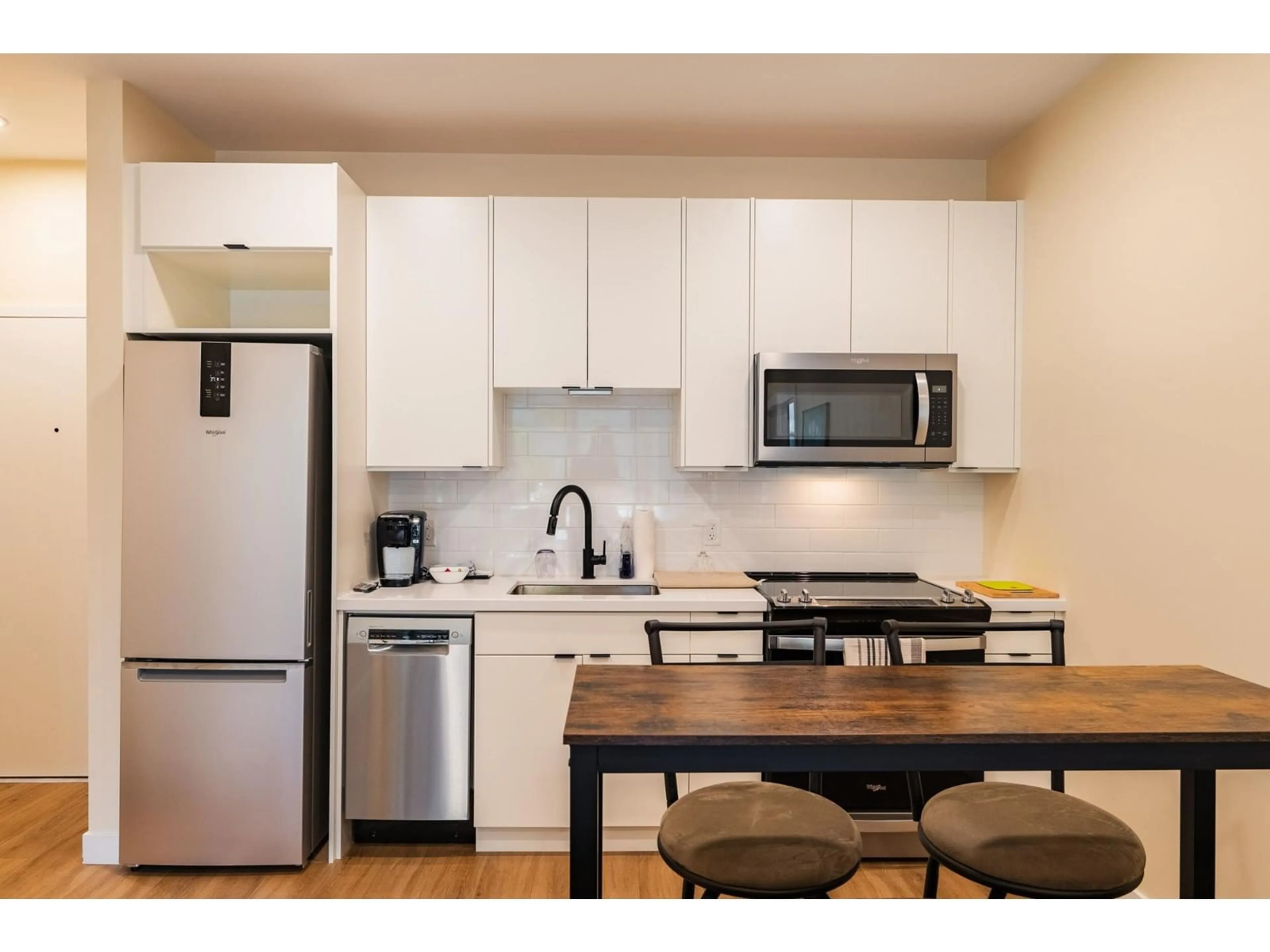 Standard kitchen for 514 VICTORIA Street Unit# 301, Nelson British Columbia V1L4K8