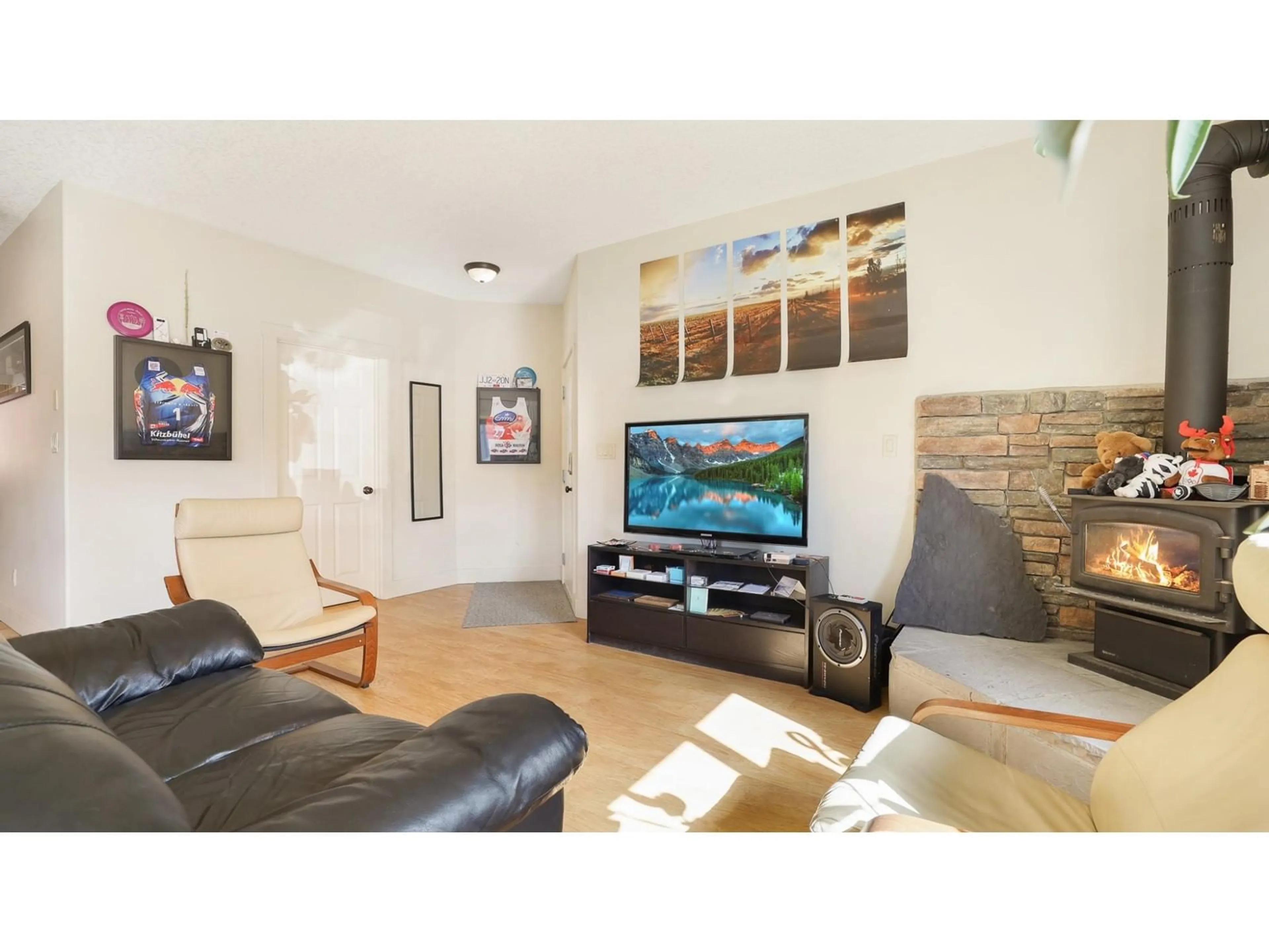 Living room, wood floors for 7307 PROSPECTOR Avenue Unit# 601, Radium Hot Springs British Columbia V0A1M0