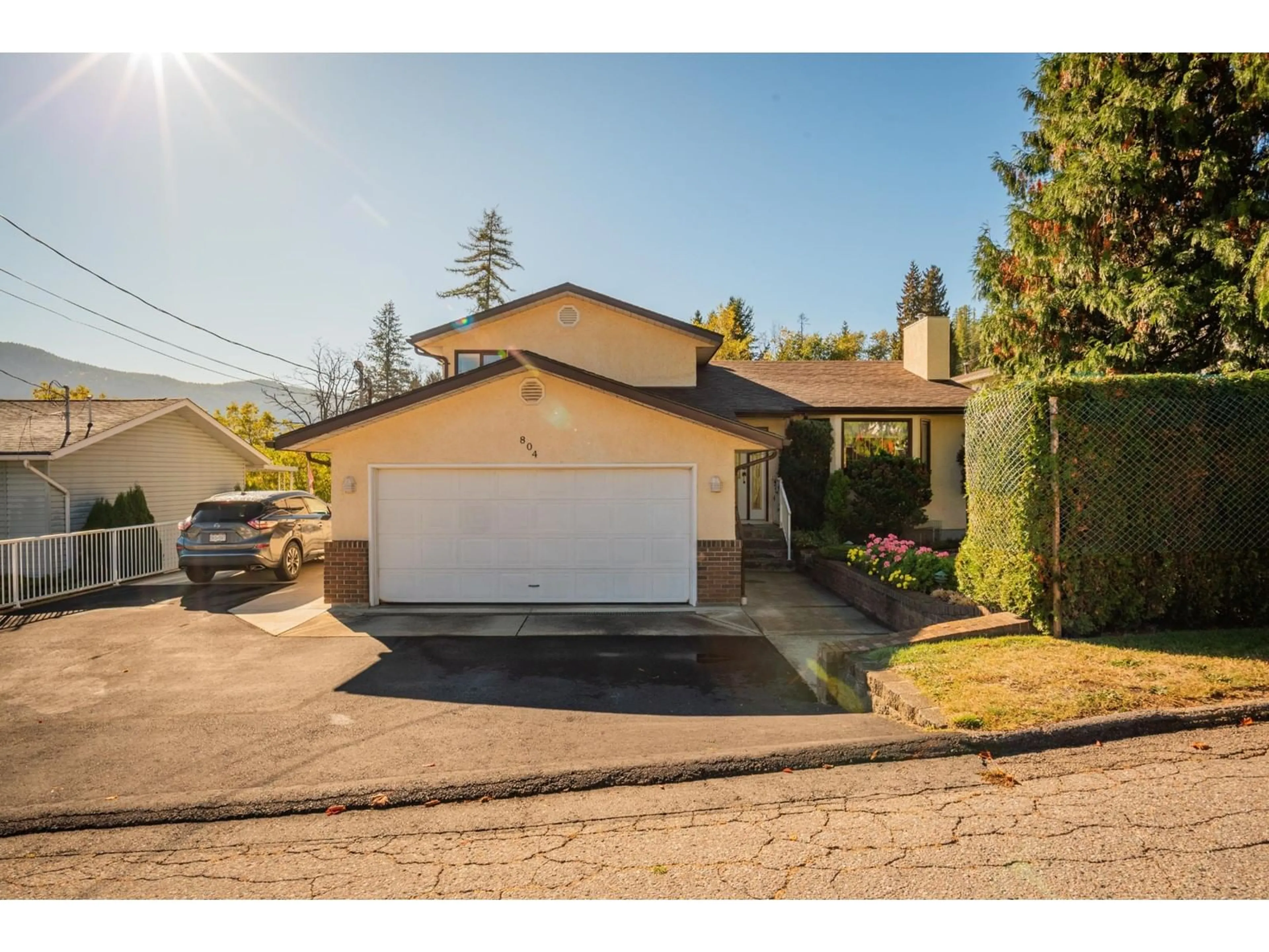 Frontside or backside of a home, the street view for 804 28TH Street, Castlegar British Columbia V1N4E8