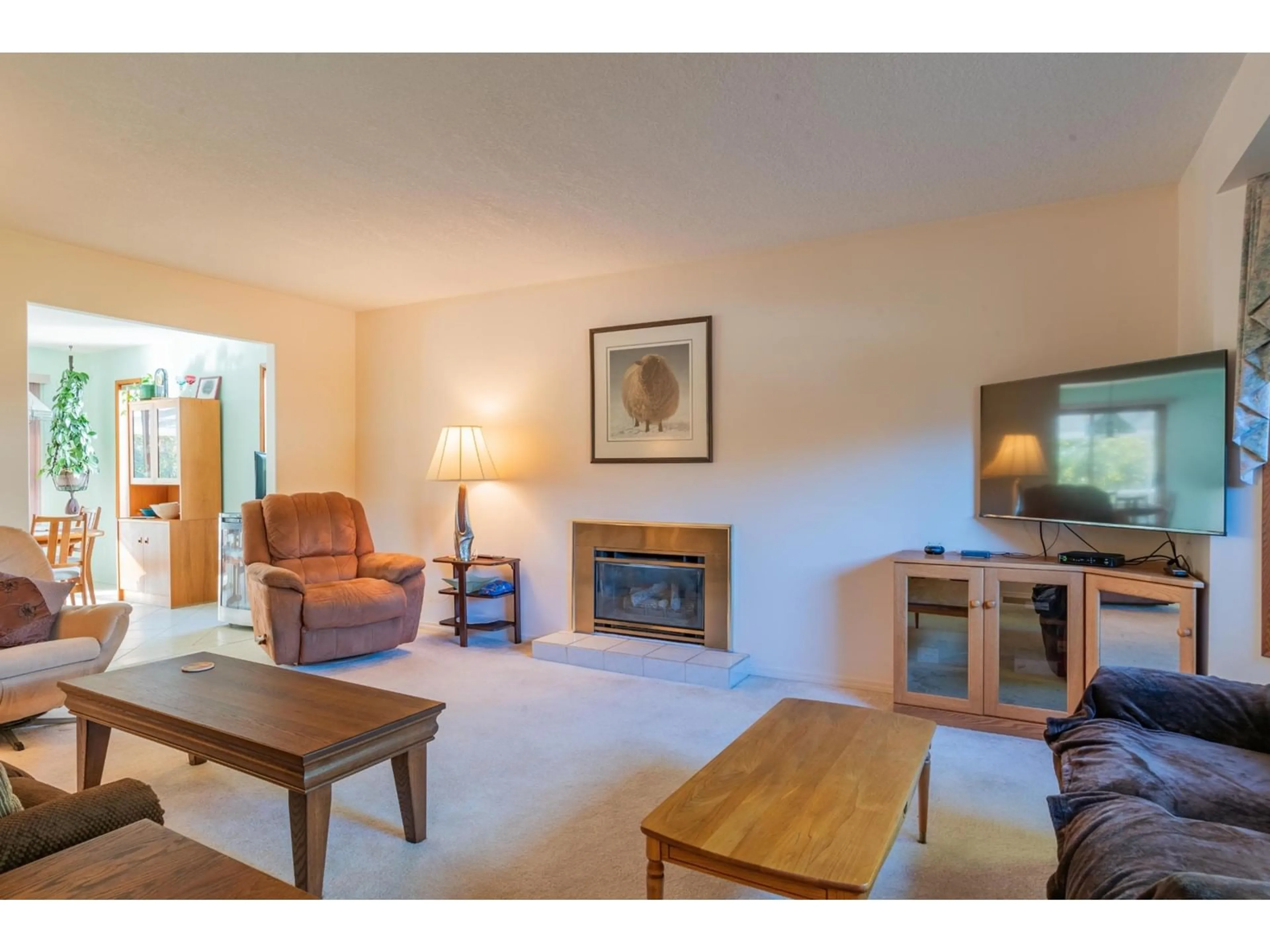 Living room, wood floors for 804 28TH Street, Castlegar British Columbia V1N4E8