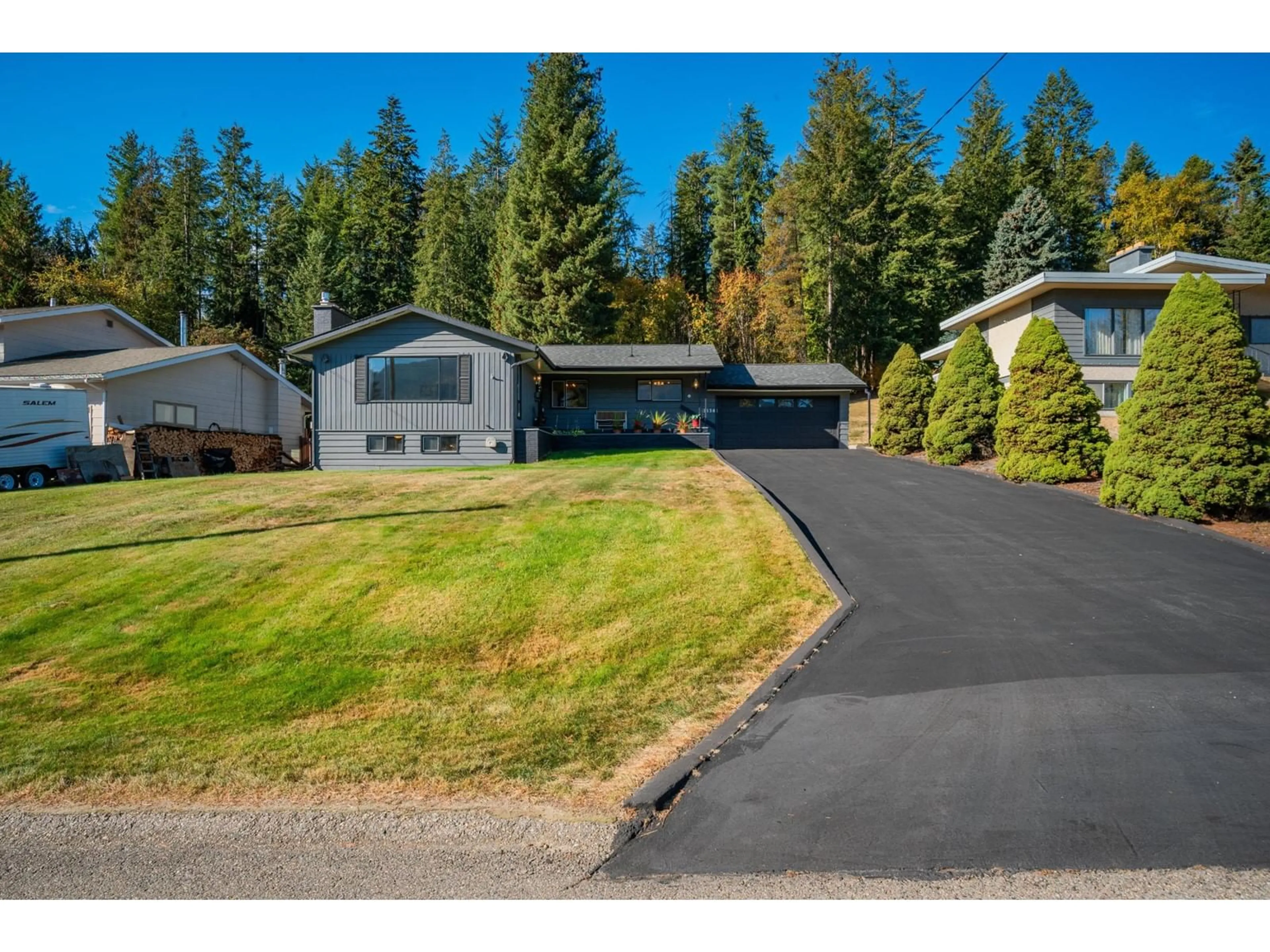 Frontside or backside of a home, cottage for 2138 CRESTVIEW Crescent, Castlegar British Columbia V1N3B3