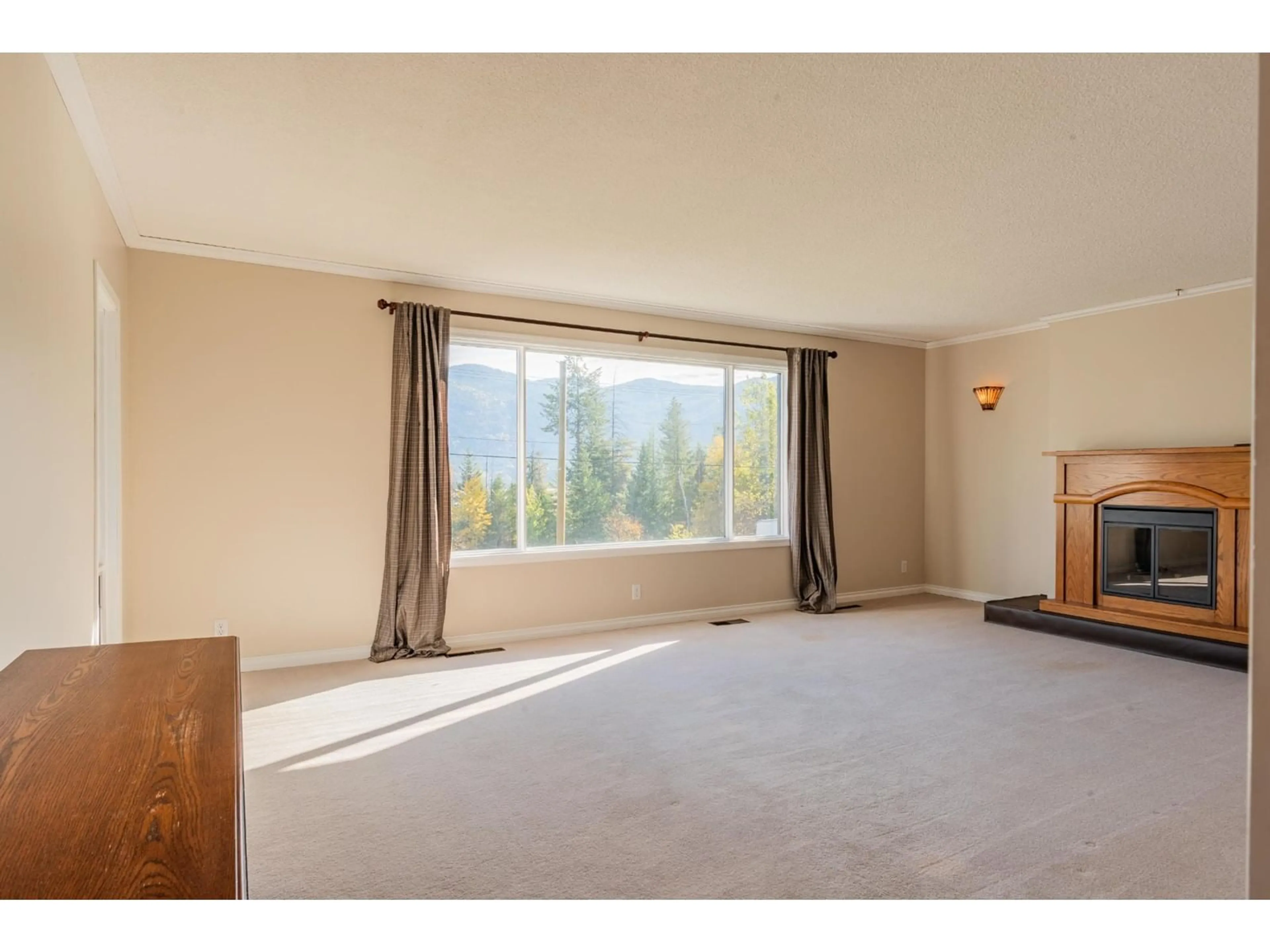 A pic of a room, carpet floors for 2138 CRESTVIEW Crescent, Castlegar British Columbia V1N3B3