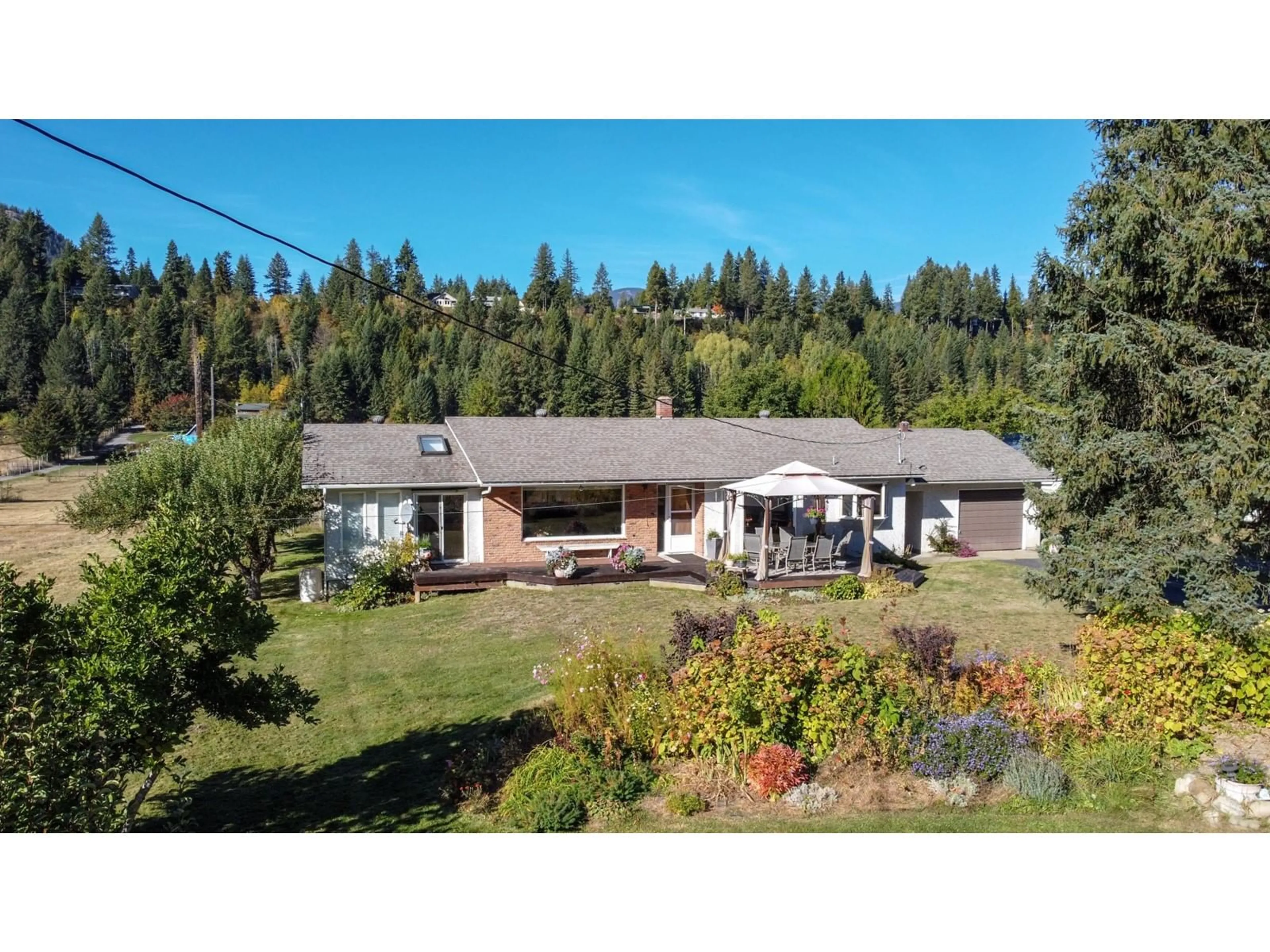 Frontside or backside of a home, cottage for 2697 SHOREACRES Road, Castlegar British Columbia V1N4R1