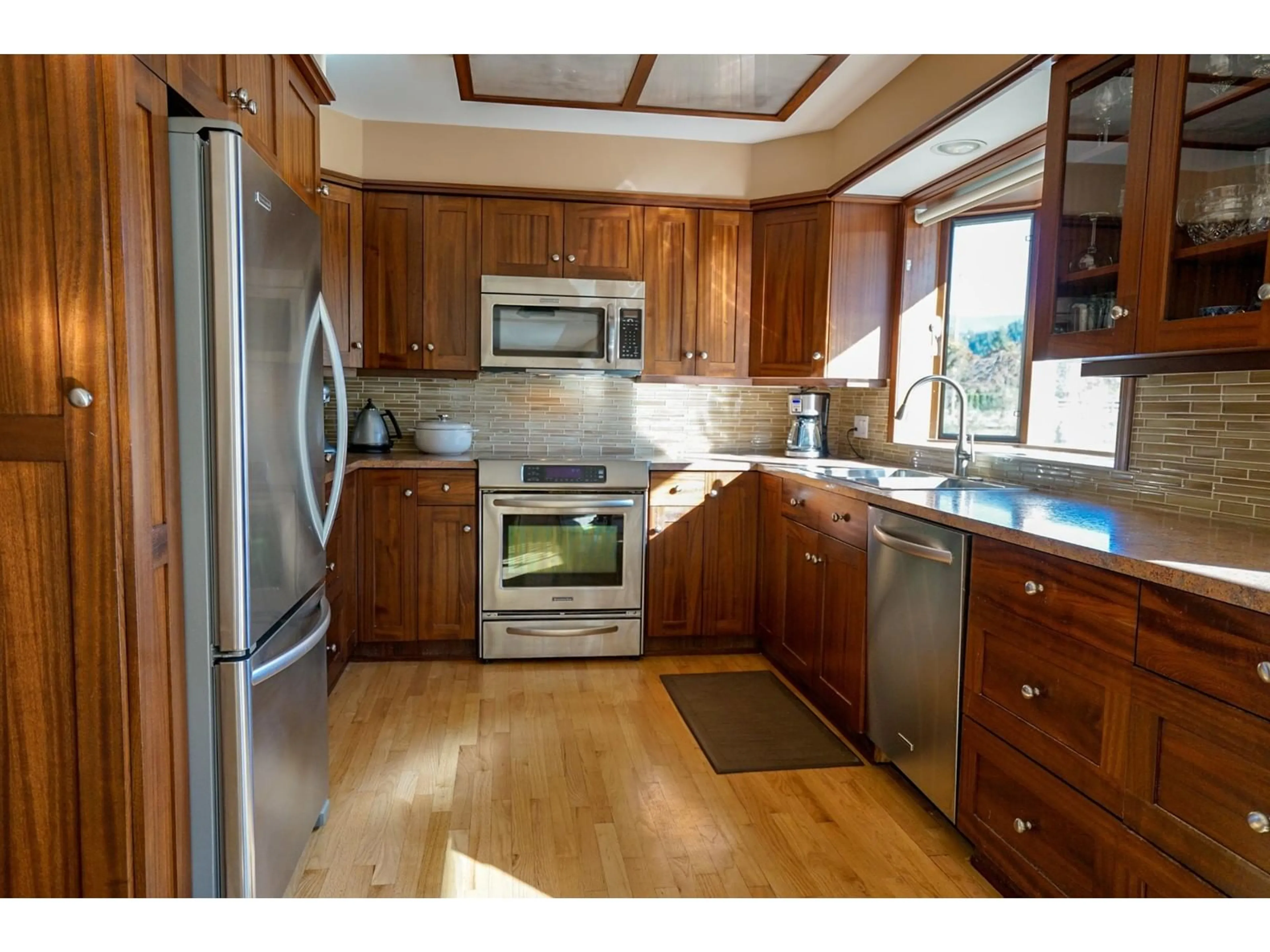 Kitchen, wood floors for 2697 SHOREACRES Road, Castlegar British Columbia V1N4R1