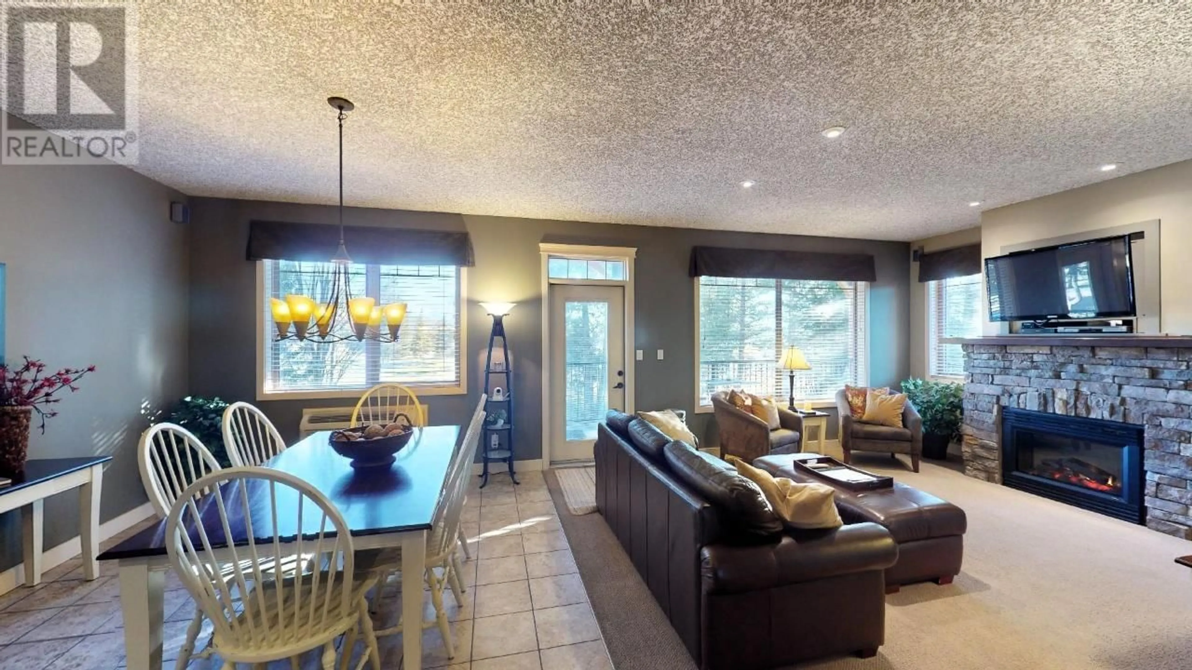 Living room with furniture, unknown for 324 - 300 BIGHORN BOULEVARD, Radium Hot Springs British Columbia V0A1M0