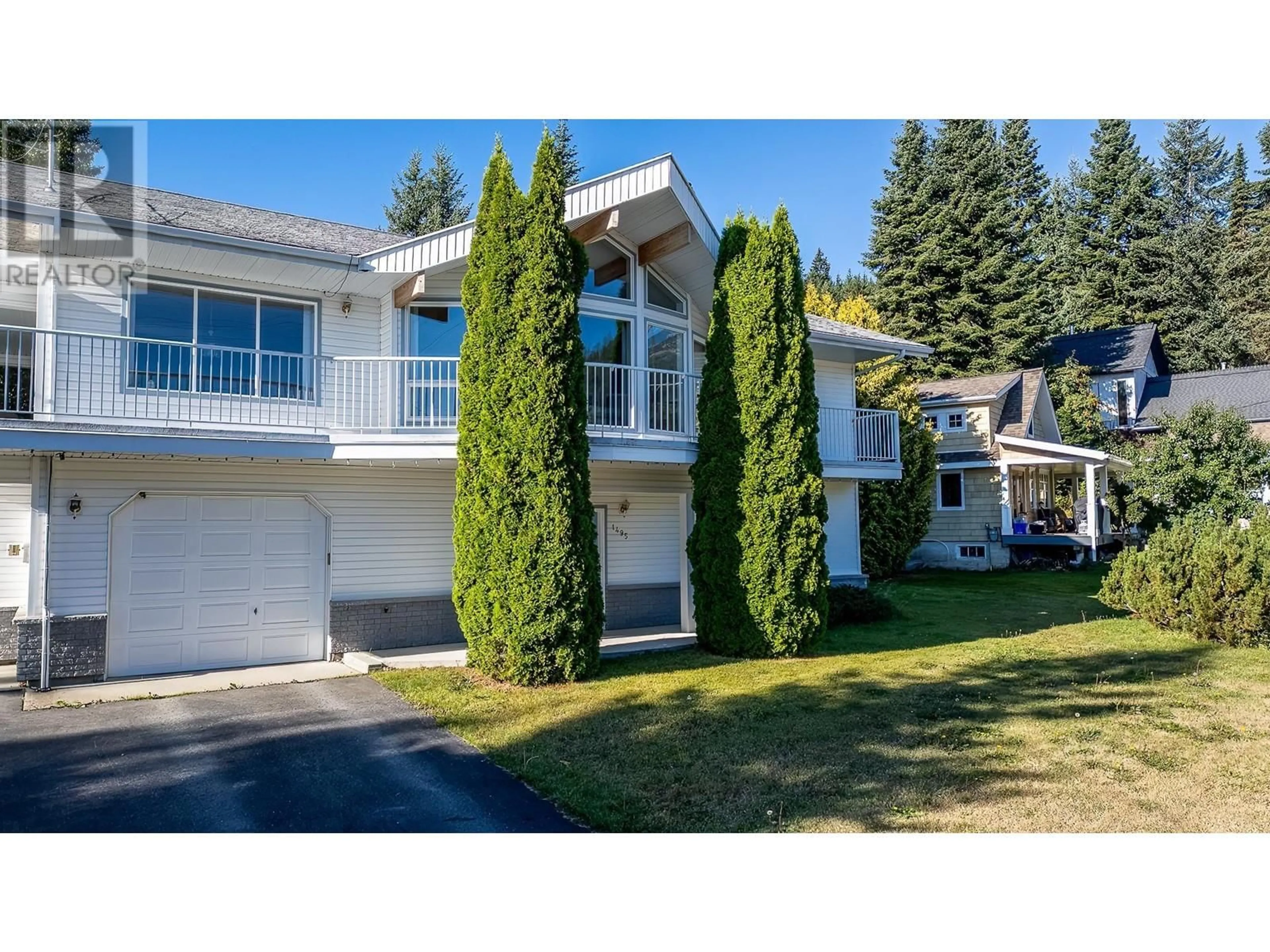 Home with vinyl exterior material, street for 1495 VICTORIA AVENUE, Rossland British Columbia V0G1Y0