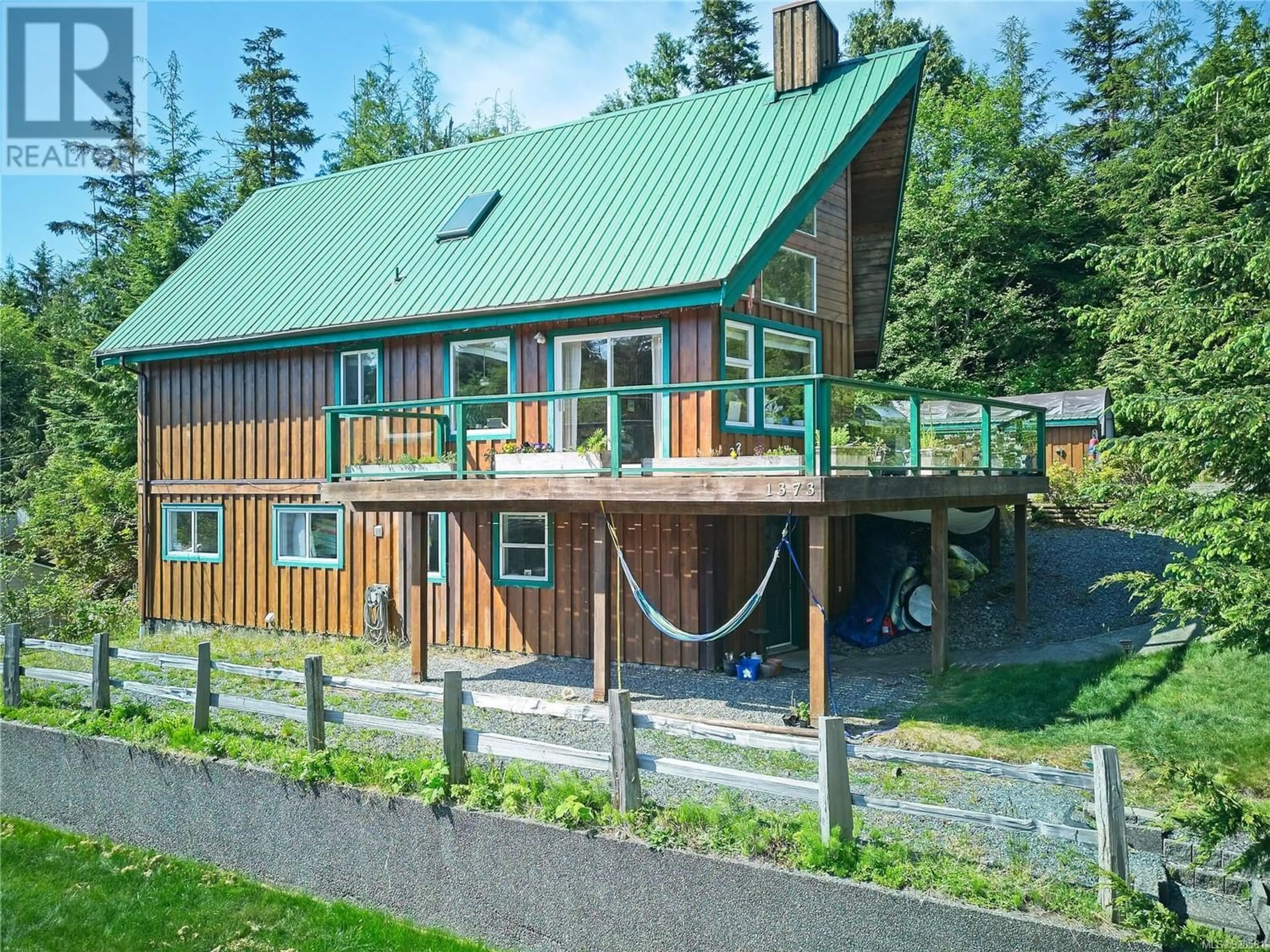 Cottage for 1373 Victoria Rd, Ucluelet British Columbia V0R3A0