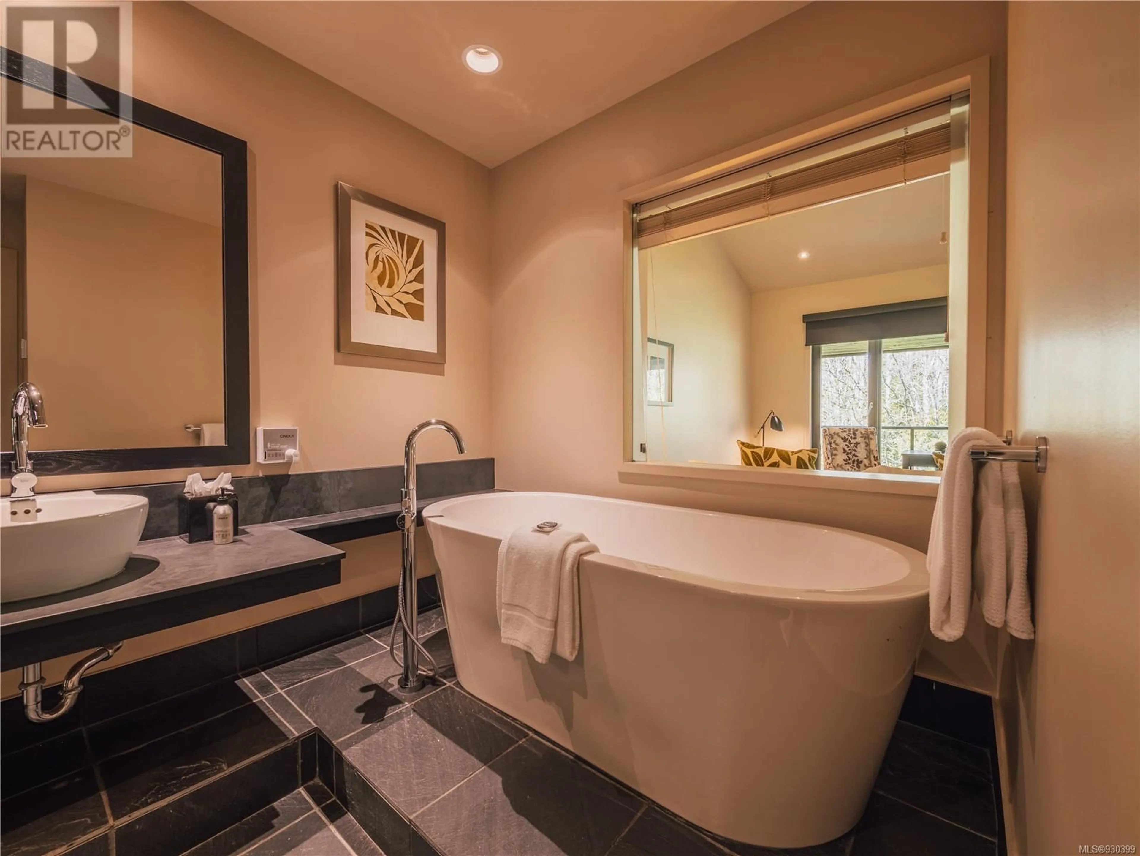 Contemporary bathroom, ceramic/tile floor for 424 - 596 MARINE DRIVE, Ucluelet British Columbia V0R3A0