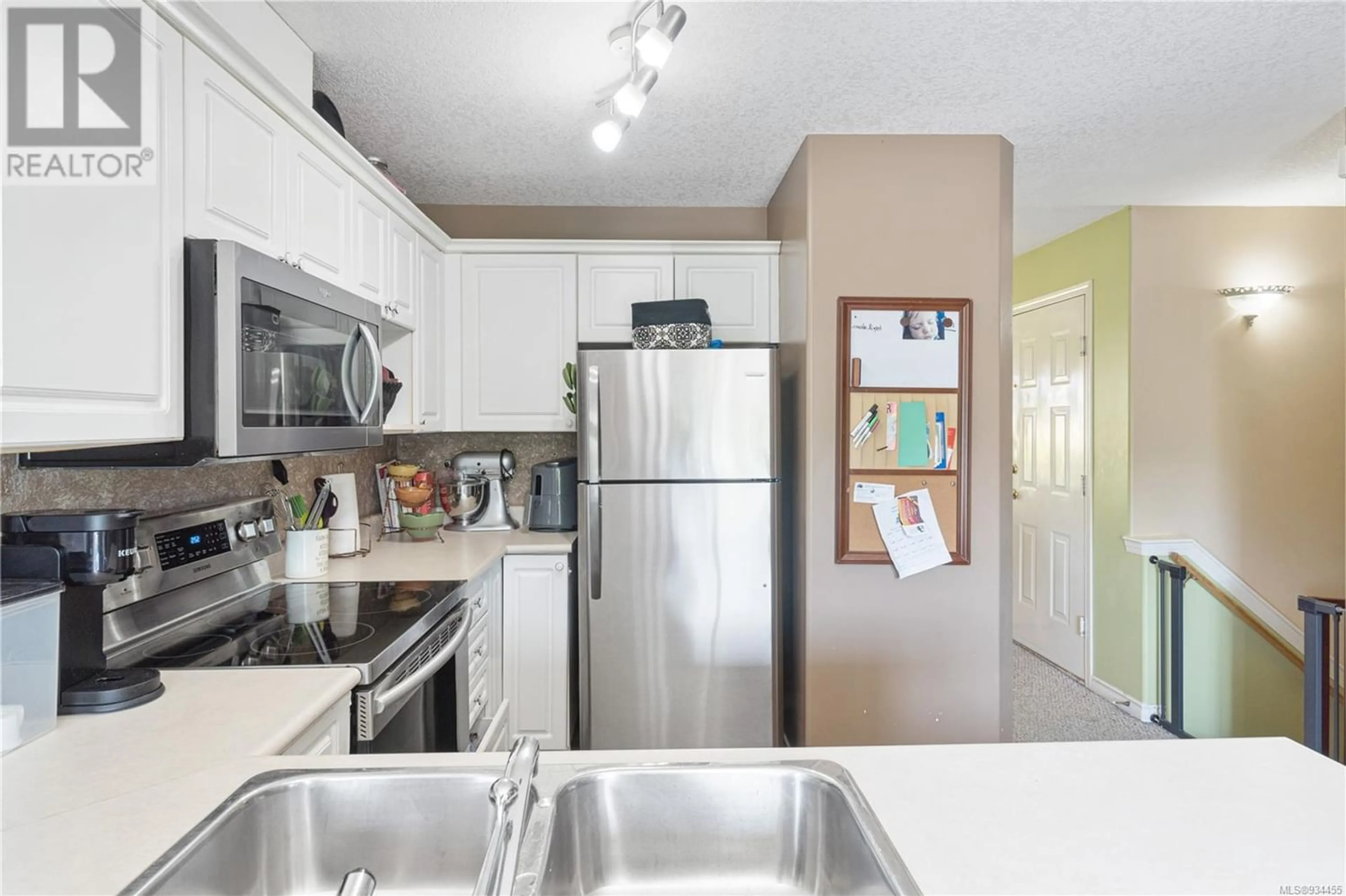 Standard kitchen for 4757 Fairbrook Cres, Nanaimo British Columbia V9T6L7