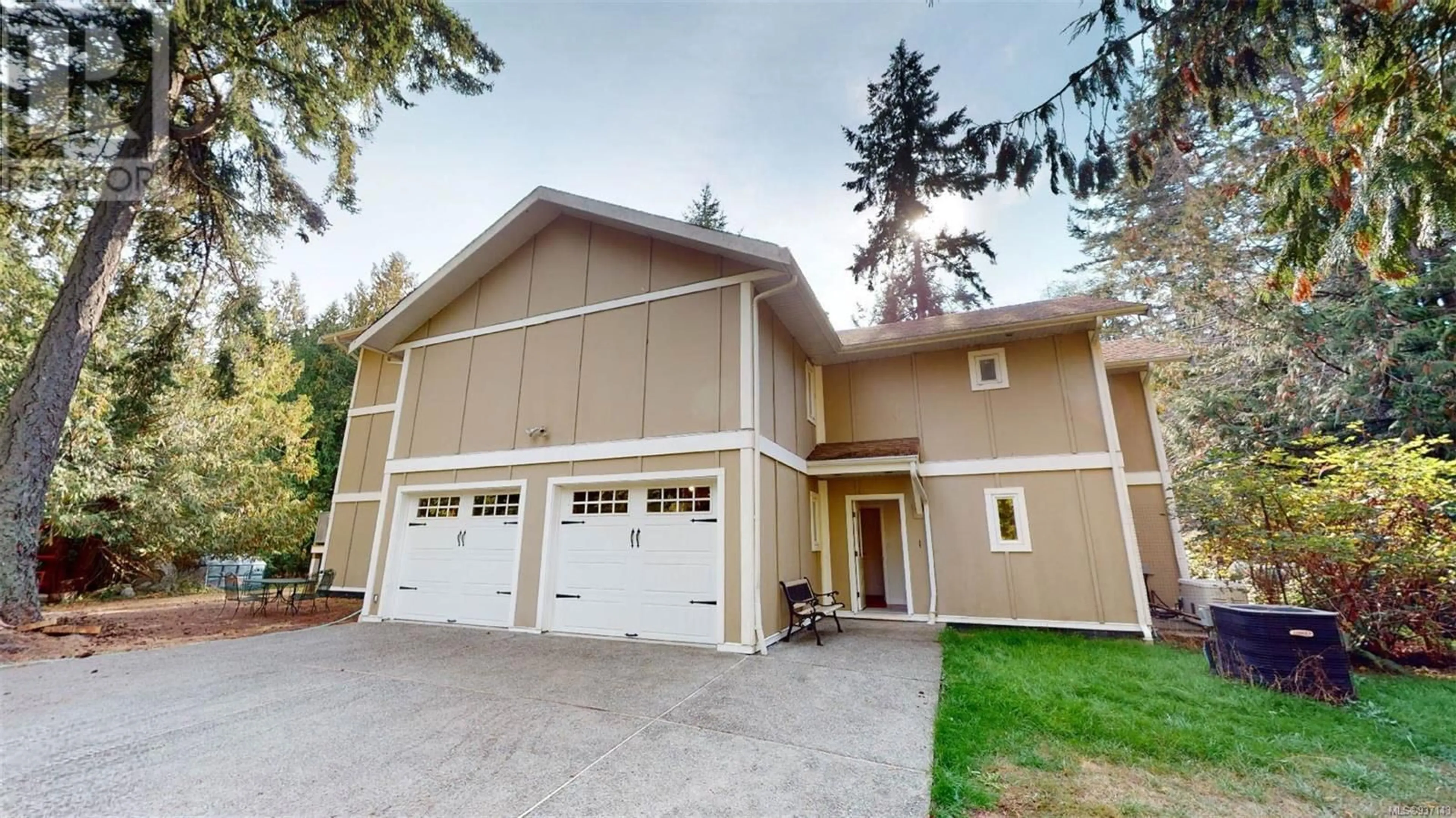 Home with vinyl exterior material, street for 9891 SPALDING ROAD, Pender Island British Columbia V0N2M3