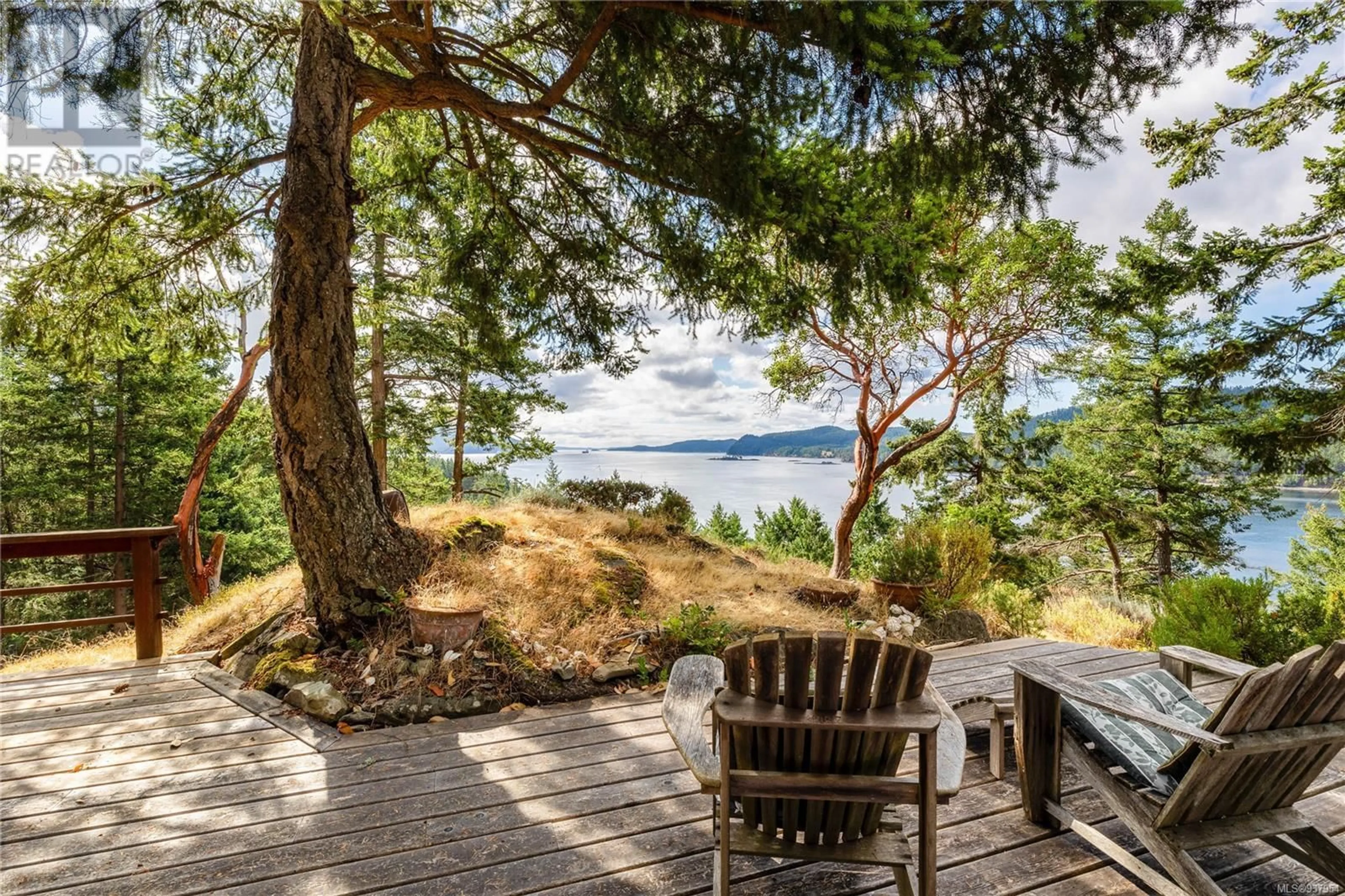 Patio, water/lake/river/ocean view for 498 MARINE TURNABOUT, Mayne Island British Columbia V0N2J2
