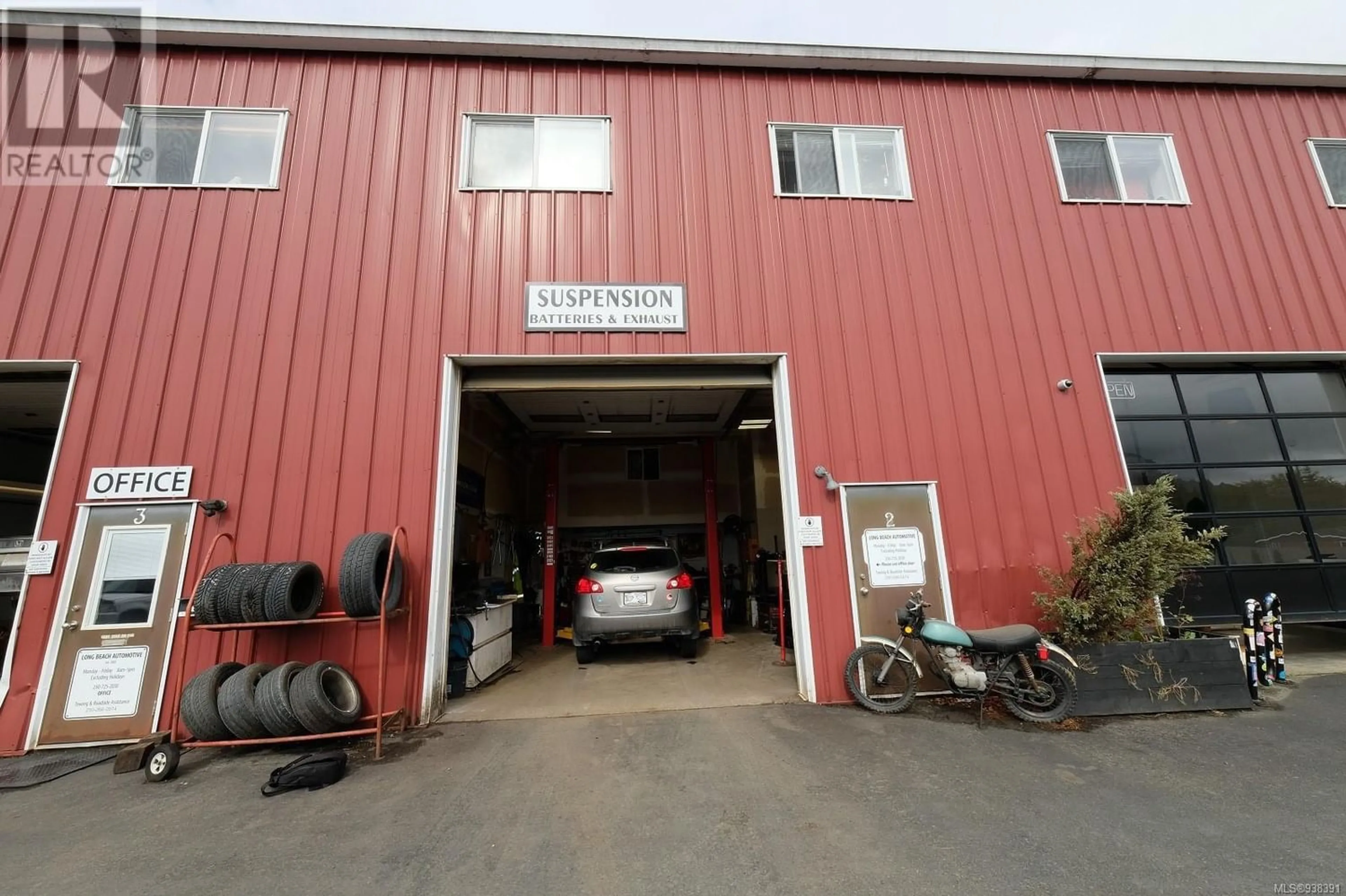 Indoor garage for 2 671 Industrial Way, Tofino British Columbia V0R2Z0