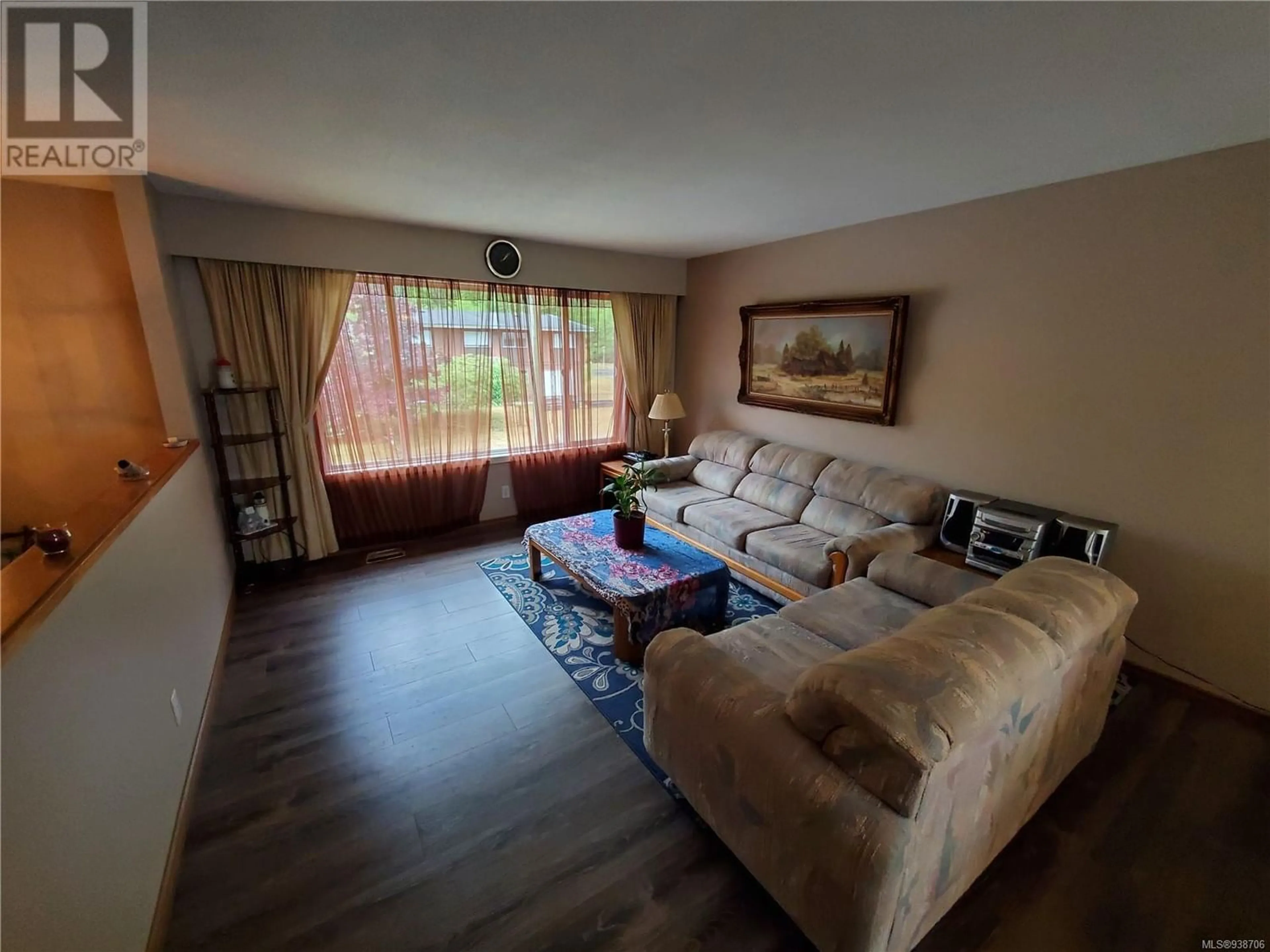 Living room, wood floors for 860 Jewitt Dr, Tahsis British Columbia V0P1X0