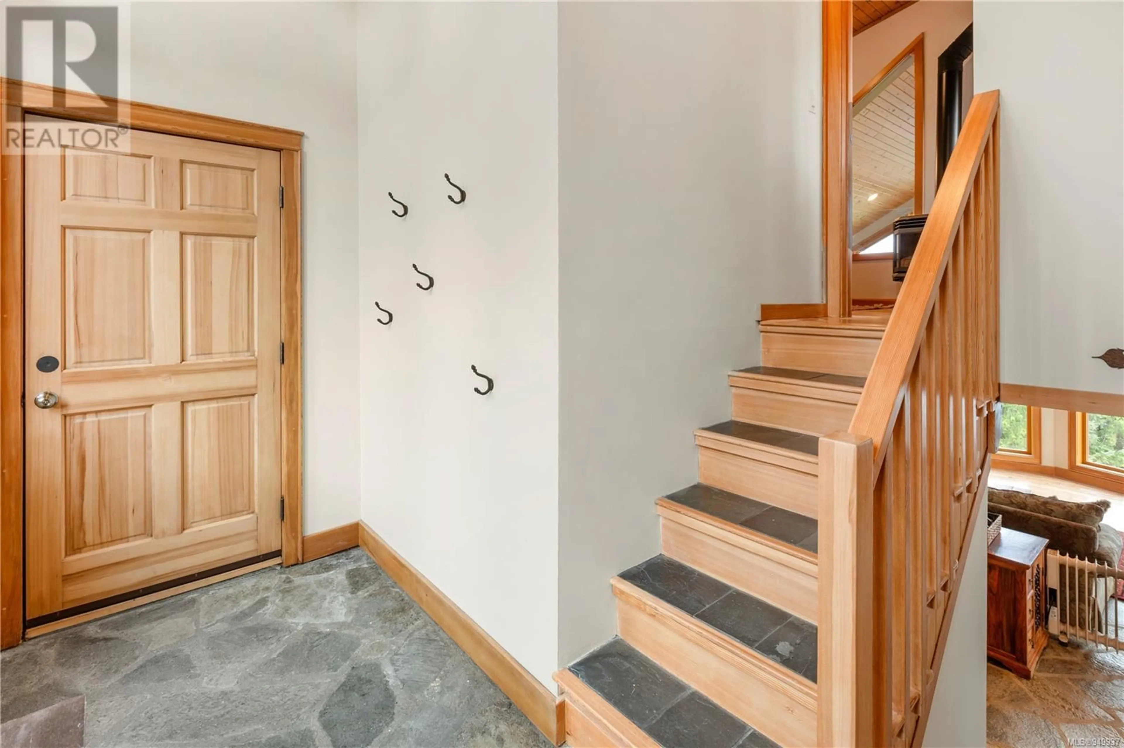 Indoor entryway for 1062 FIFTH AVENUE, Ucluelet British Columbia V0R3A0