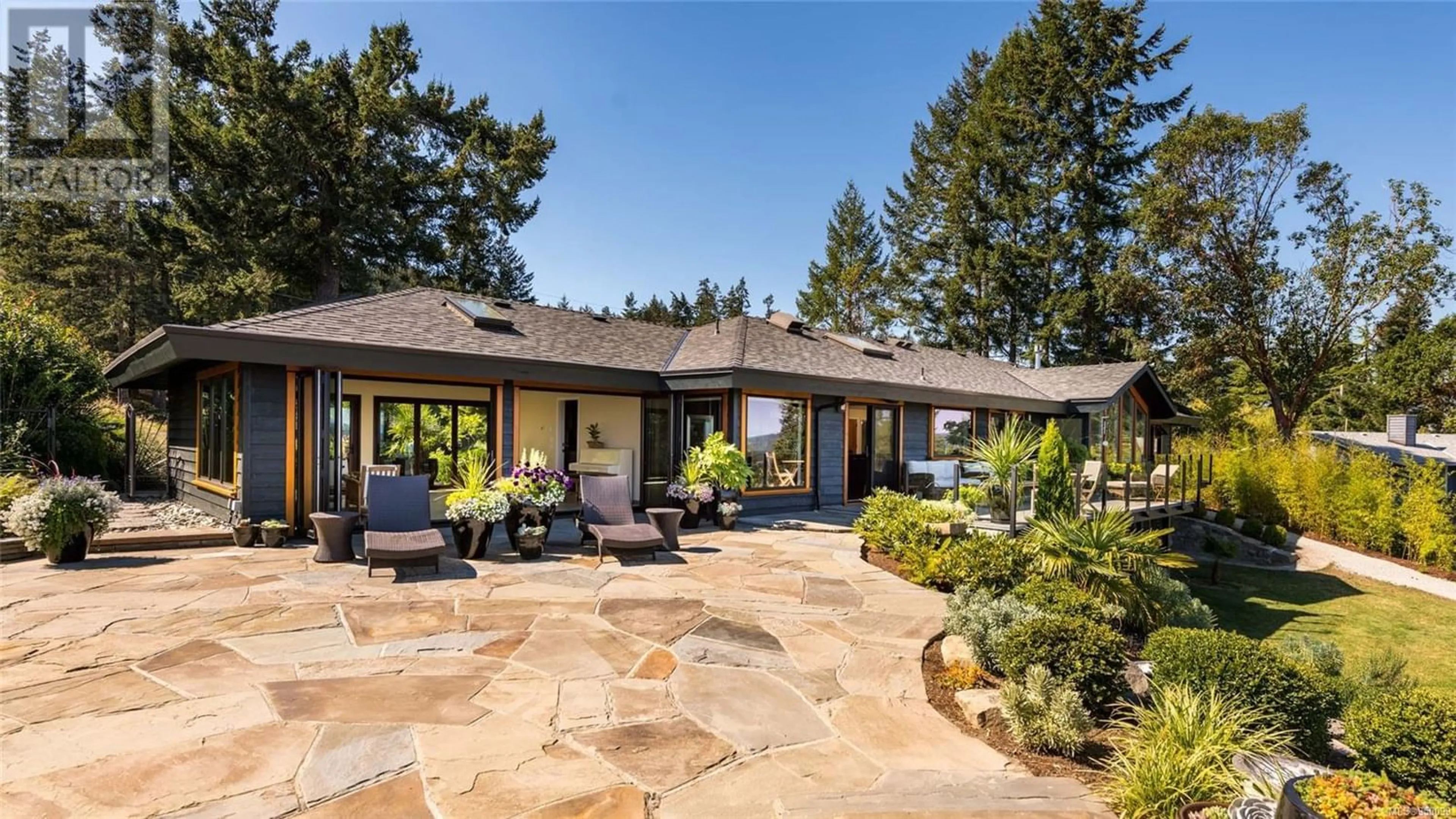 Patio for 119 Castle Cross Rd, Salt Spring British Columbia V8K2G1