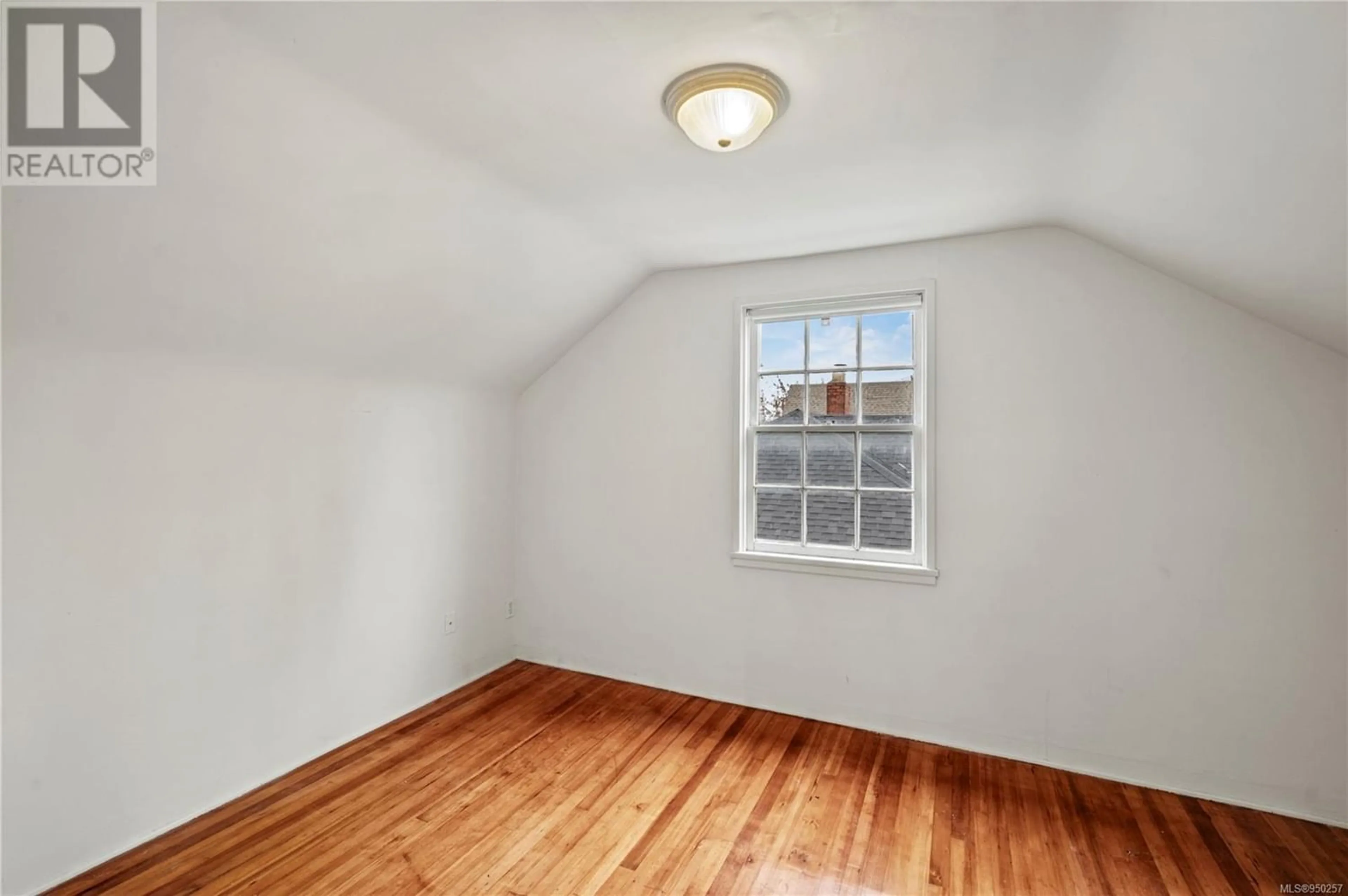 A pic of a room for 1481 Hillside Ave, Victoria British Columbia V8T2B9