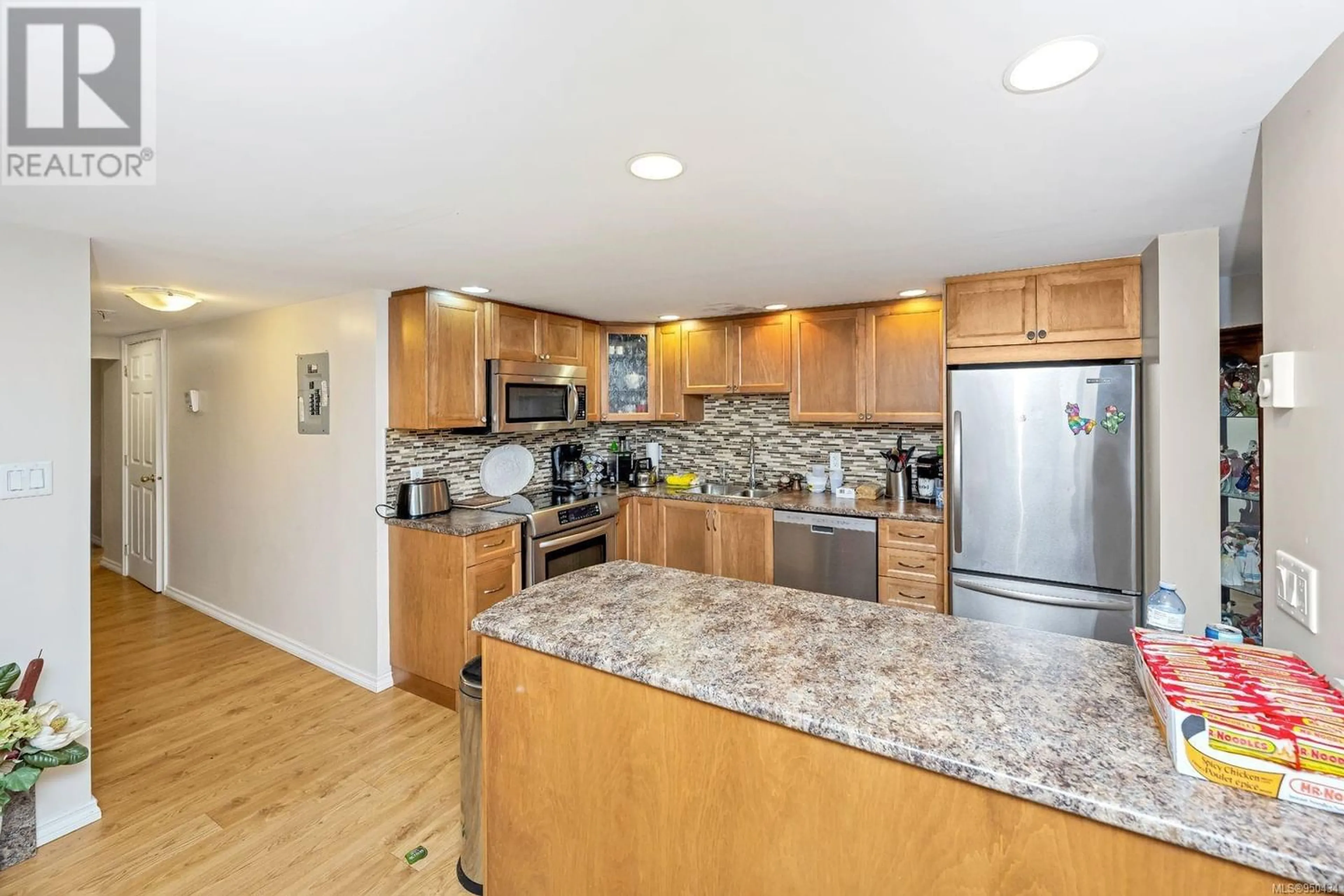 Standard kitchen for 937 Shirley Rd, Esquimalt British Columbia V9A6M3