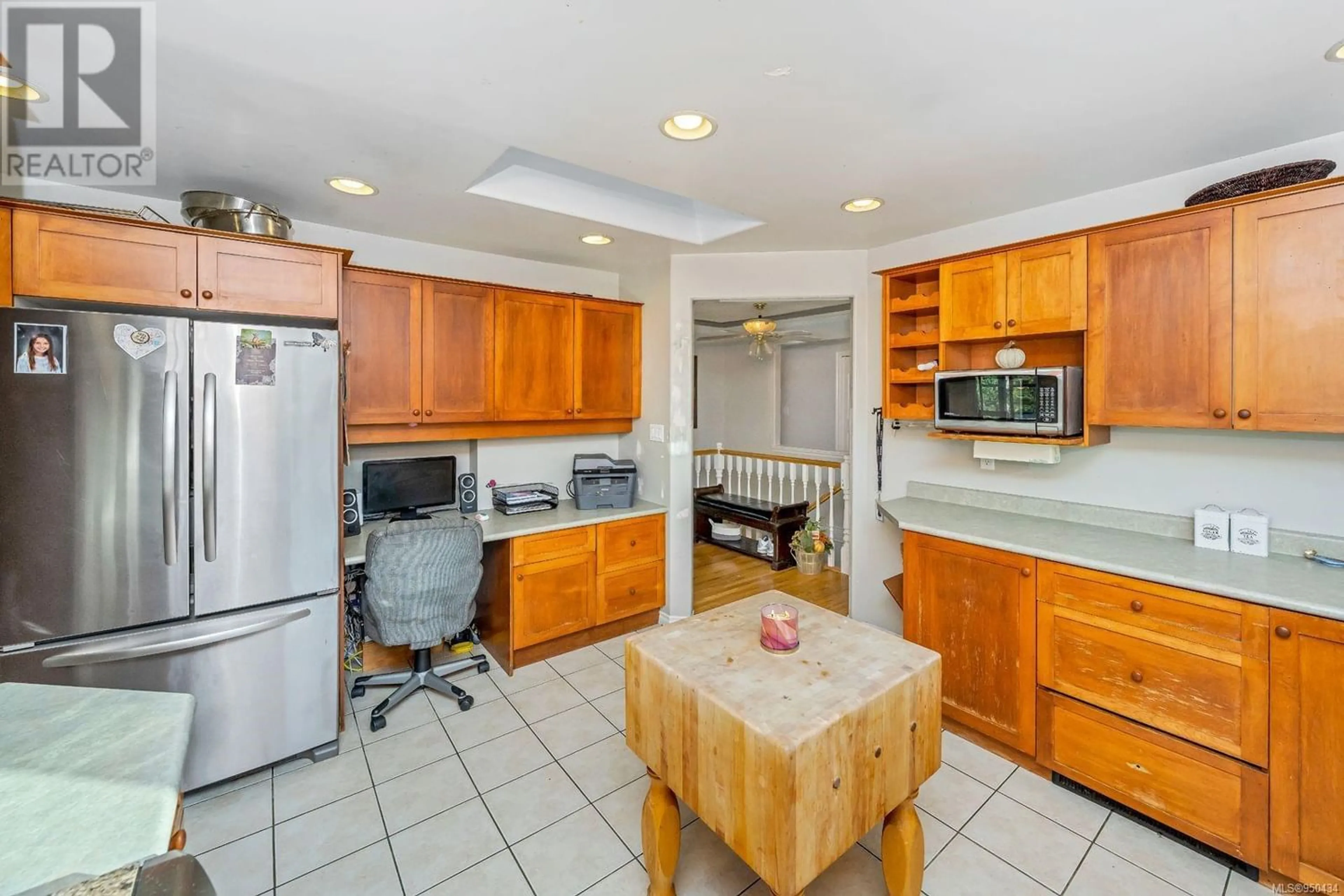 Standard kitchen for 937 Shirley Rd, Esquimalt British Columbia V9A6M3