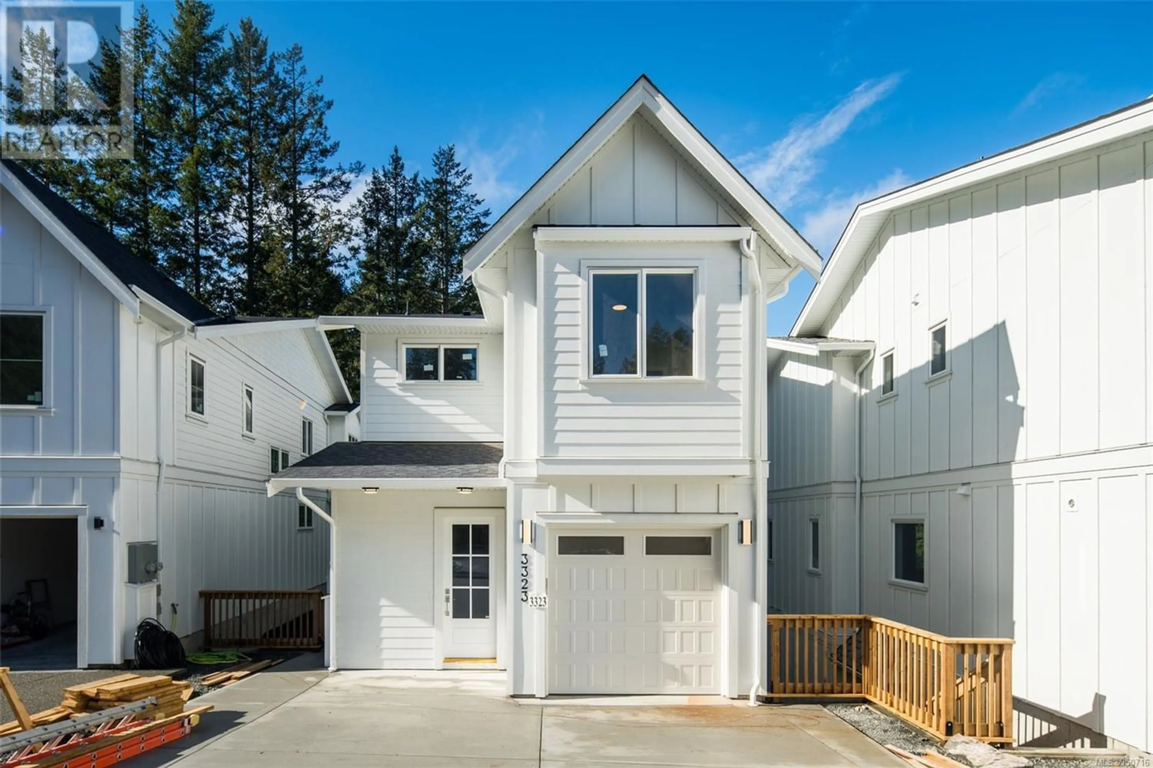 Frontside or backside of a home for 3323 West Oak Pl, Langford British Columbia V9C2P2