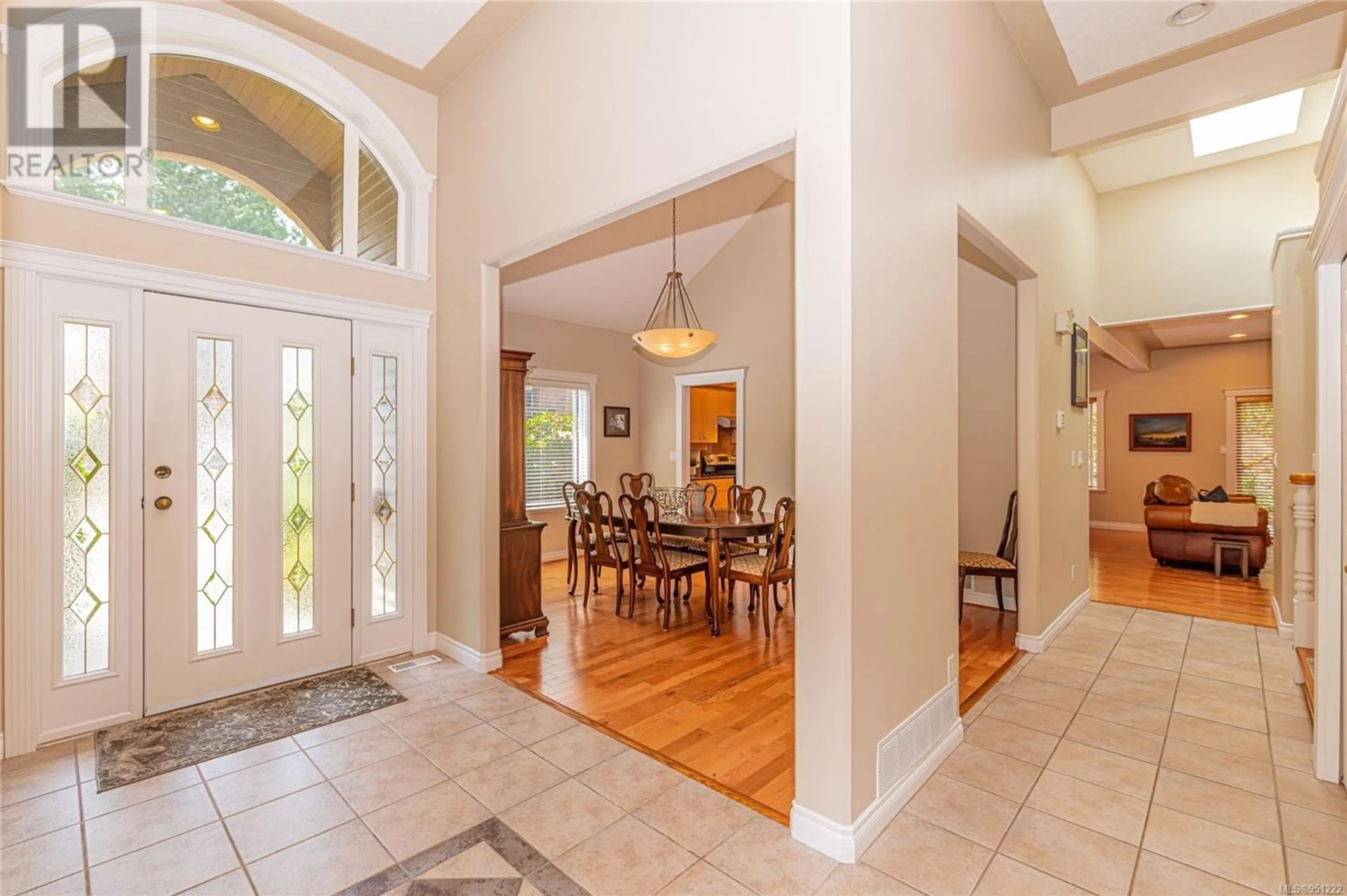 Indoor entryway for 5300 Mynabird Lane, Saanich British Columbia V8Y2L3