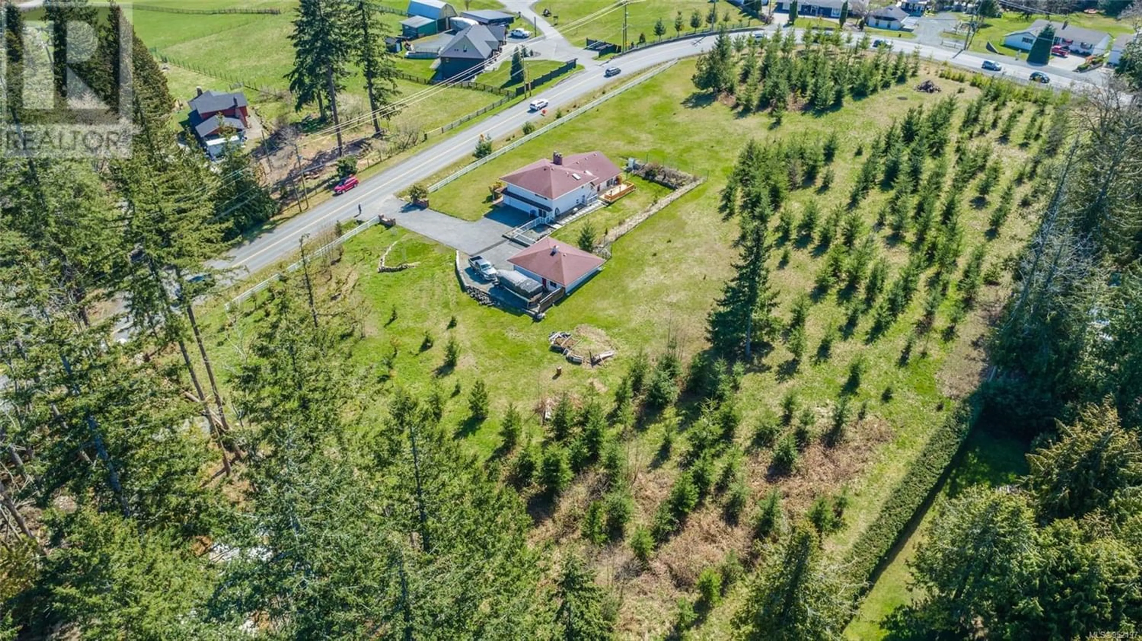 Fenced yard for 3593 Jingle Pot Rd, Nanaimo British Columbia V9R6X2