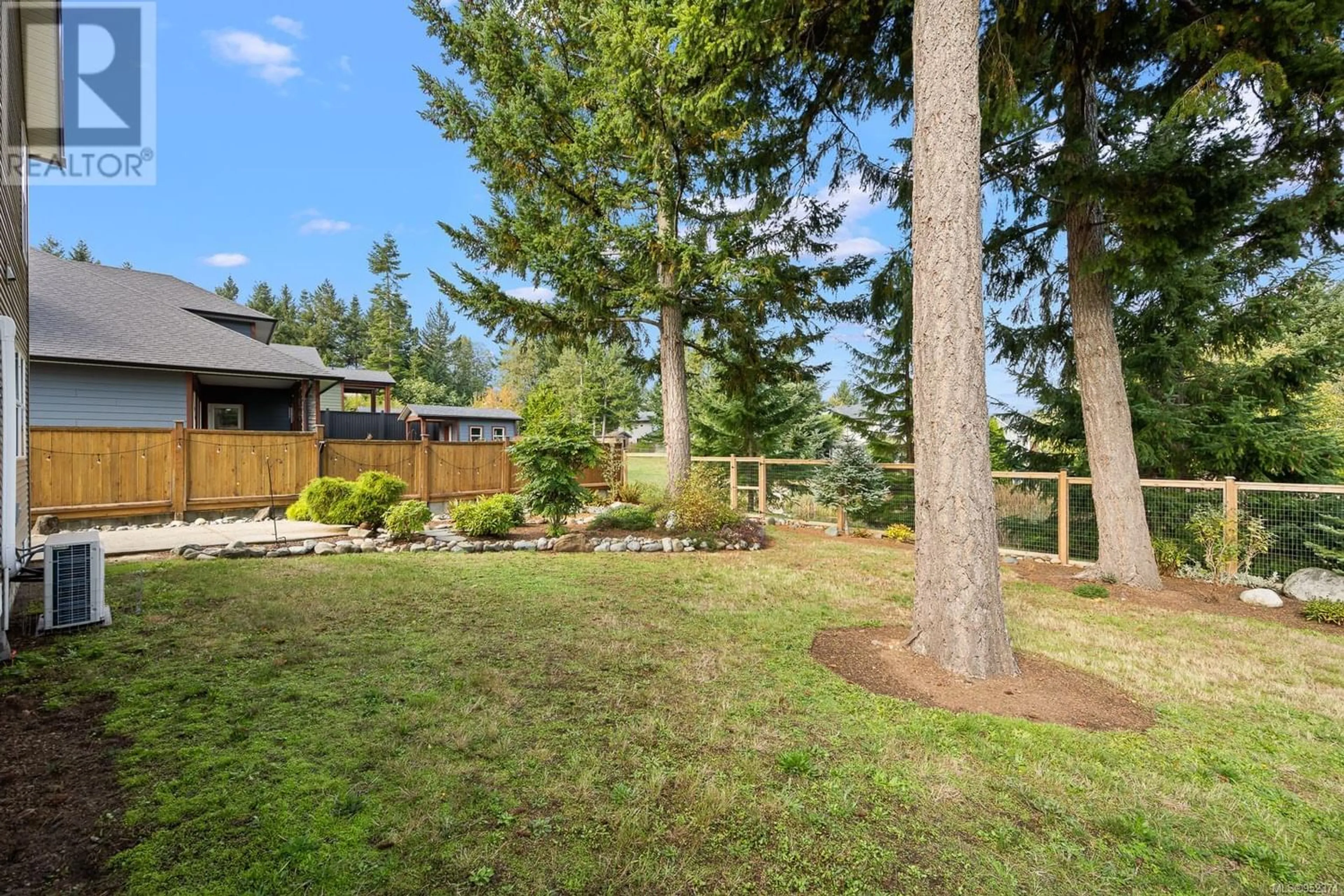 Fenced yard for 1238 Potter Pl, Comox British Columbia V9M4H5