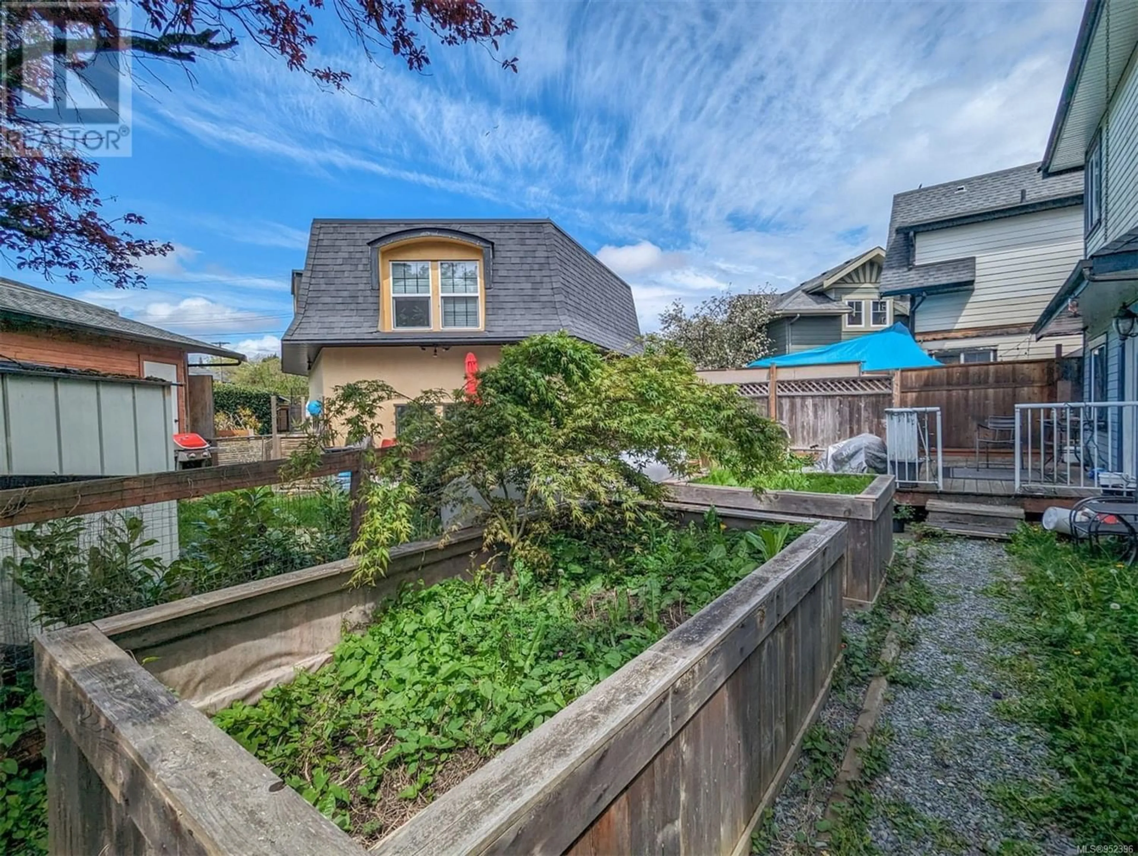 Patio for 82 Bay St, Victoria British Columbia V9A3K3