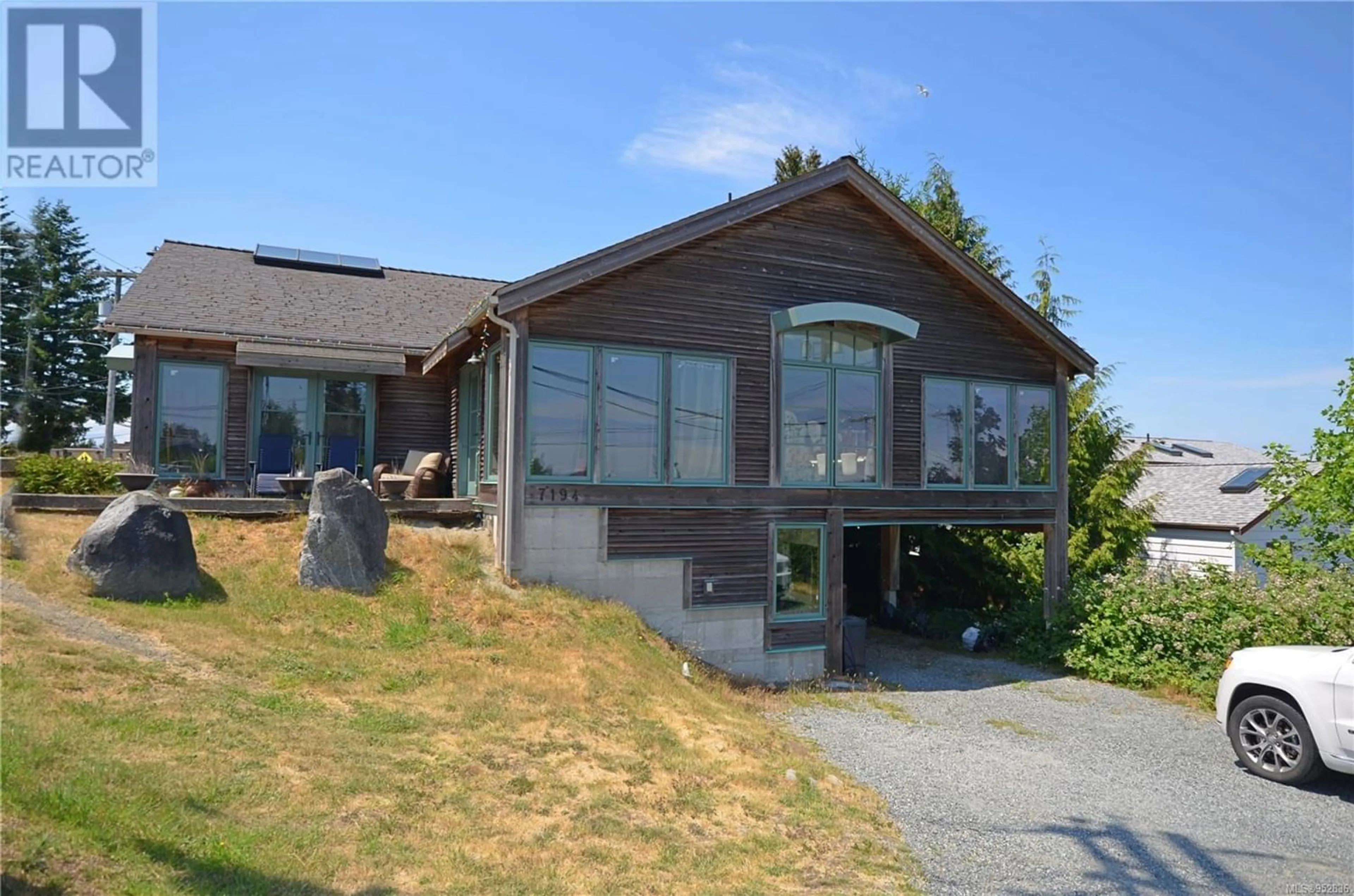 Frontside or backside of a home for 7194 Dickinson Rd, Lantzville British Columbia V0R2H0