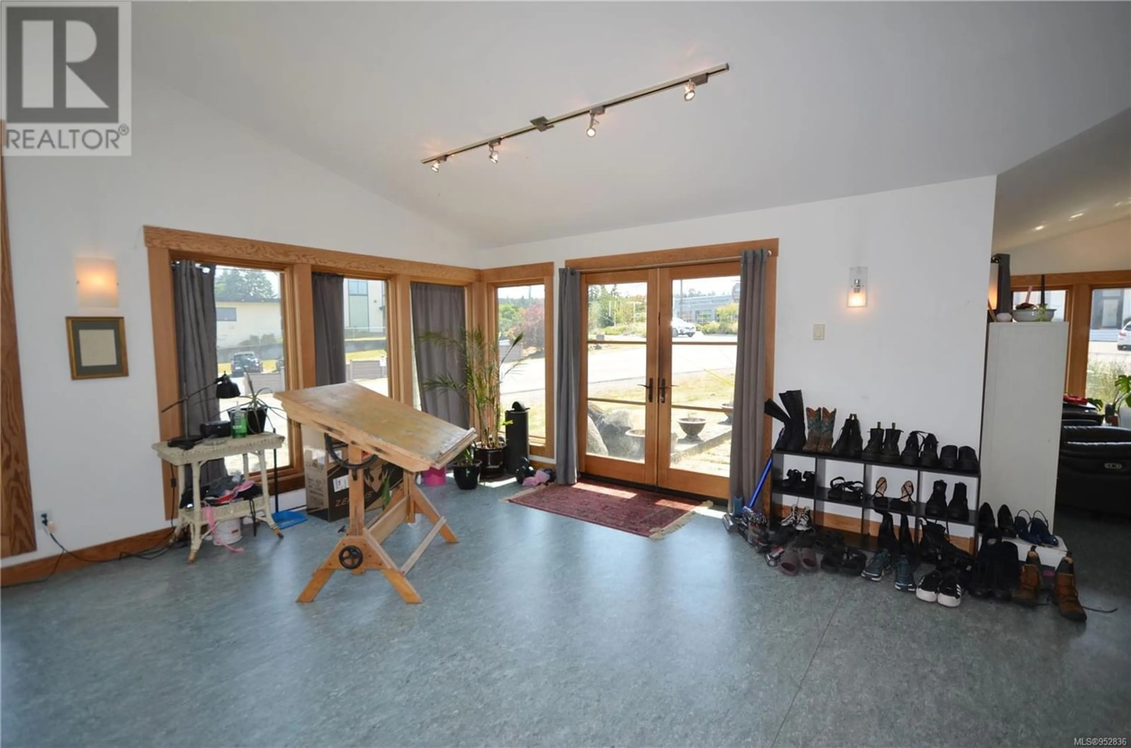 Gym or fitness room for 7194 Dickinson Rd, Lantzville British Columbia V0R2H0