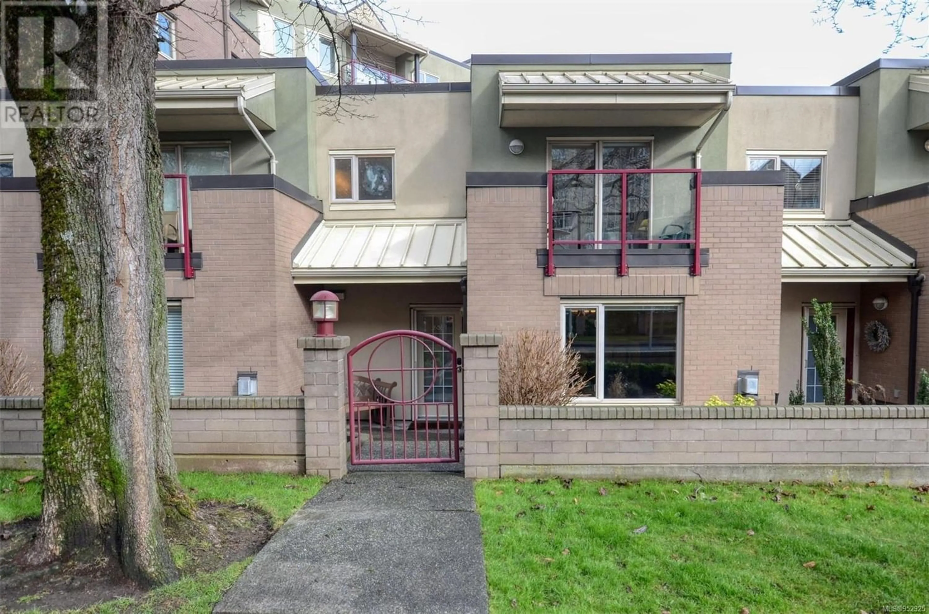 A pic from exterior of the house or condo for 2 33 Songhees Rd NW, Victoria British Columbia V9A7M6