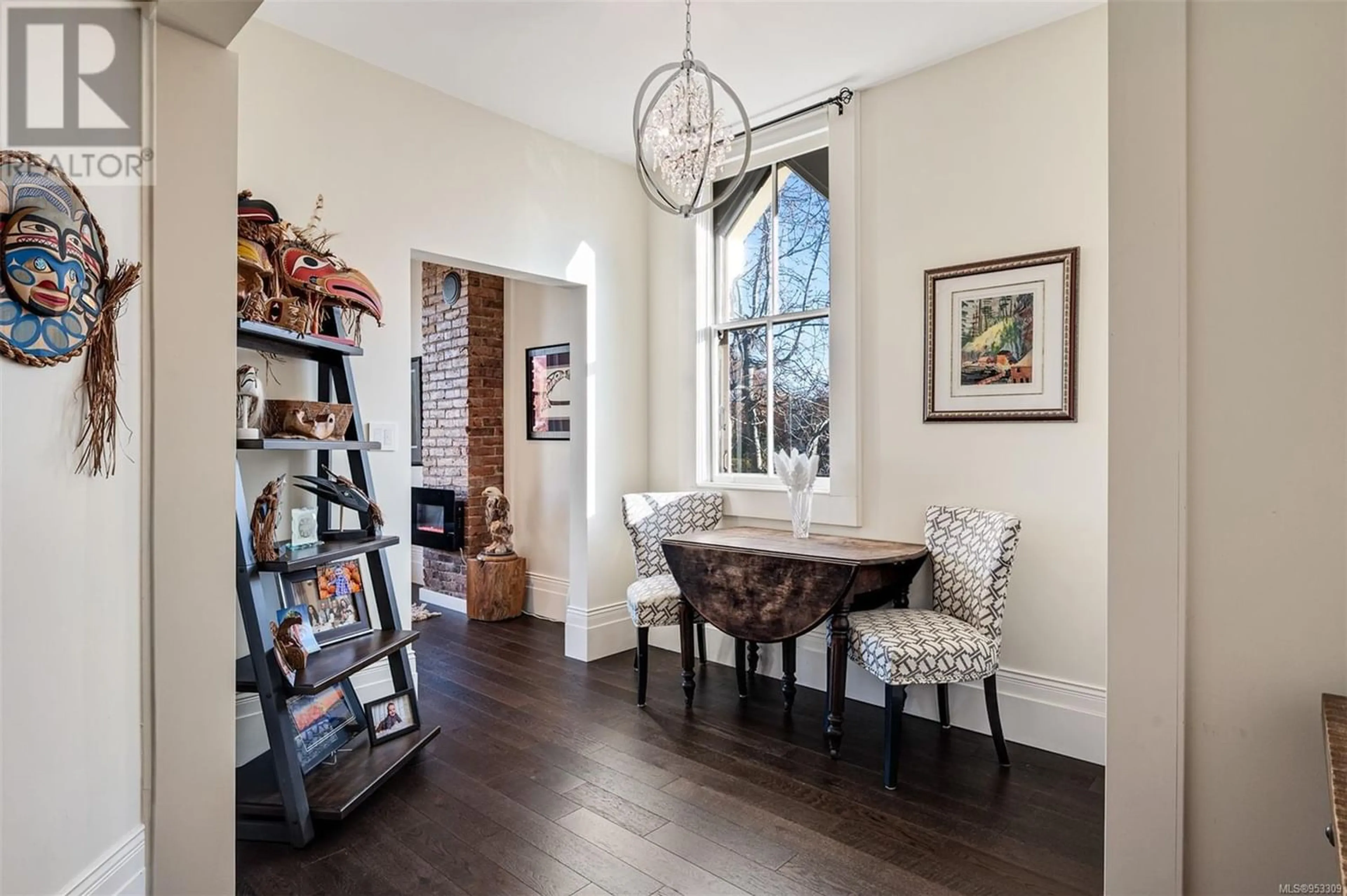 Dining room for 1141 Fort St, Victoria British Columbia V8V3K9