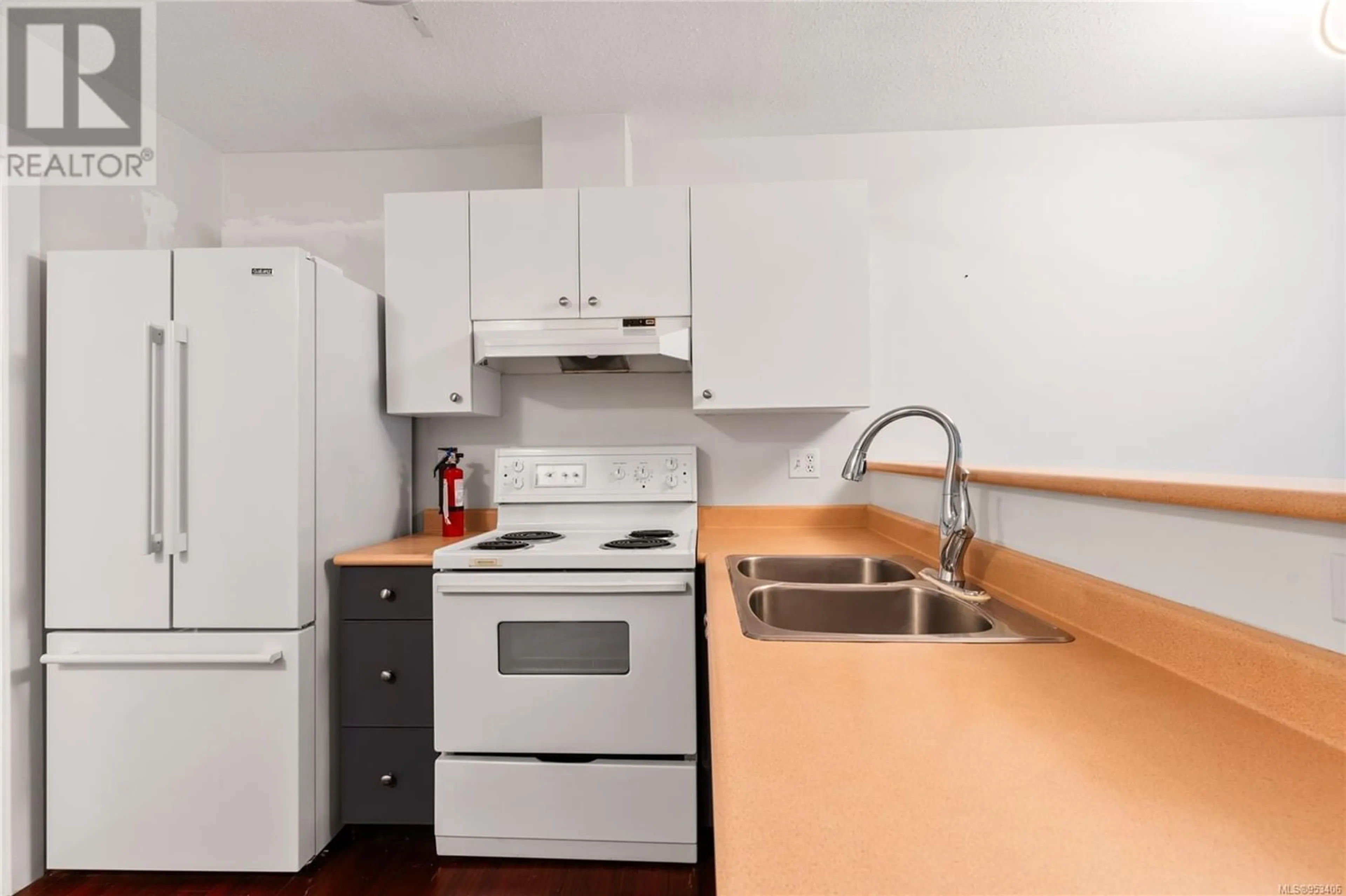 Kitchen for 205 827 North Park St, Victoria British Columbia V8W1S9