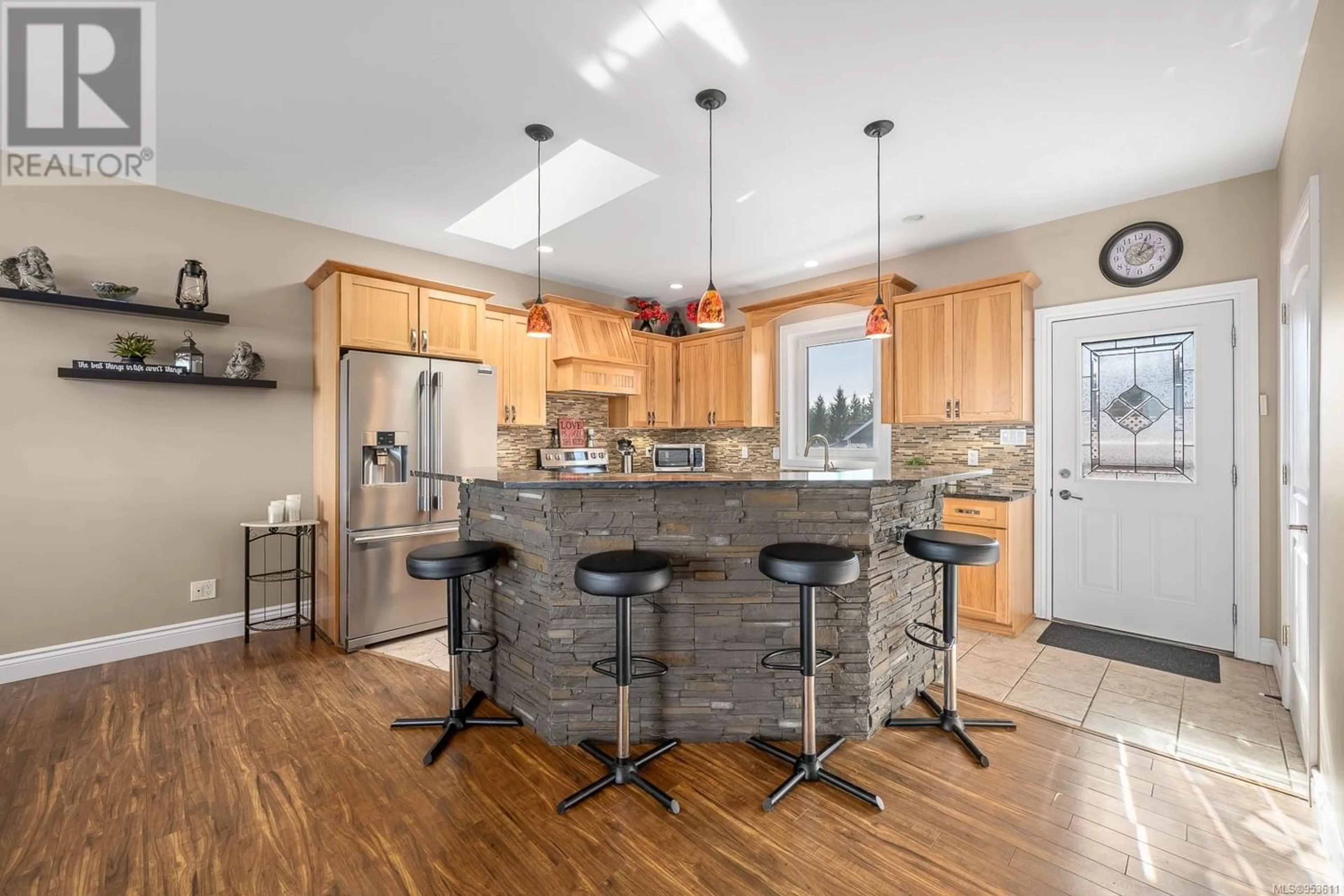 Contemporary kitchen for 709 Timberline Dr, Campbell River British Columbia V9H0A3