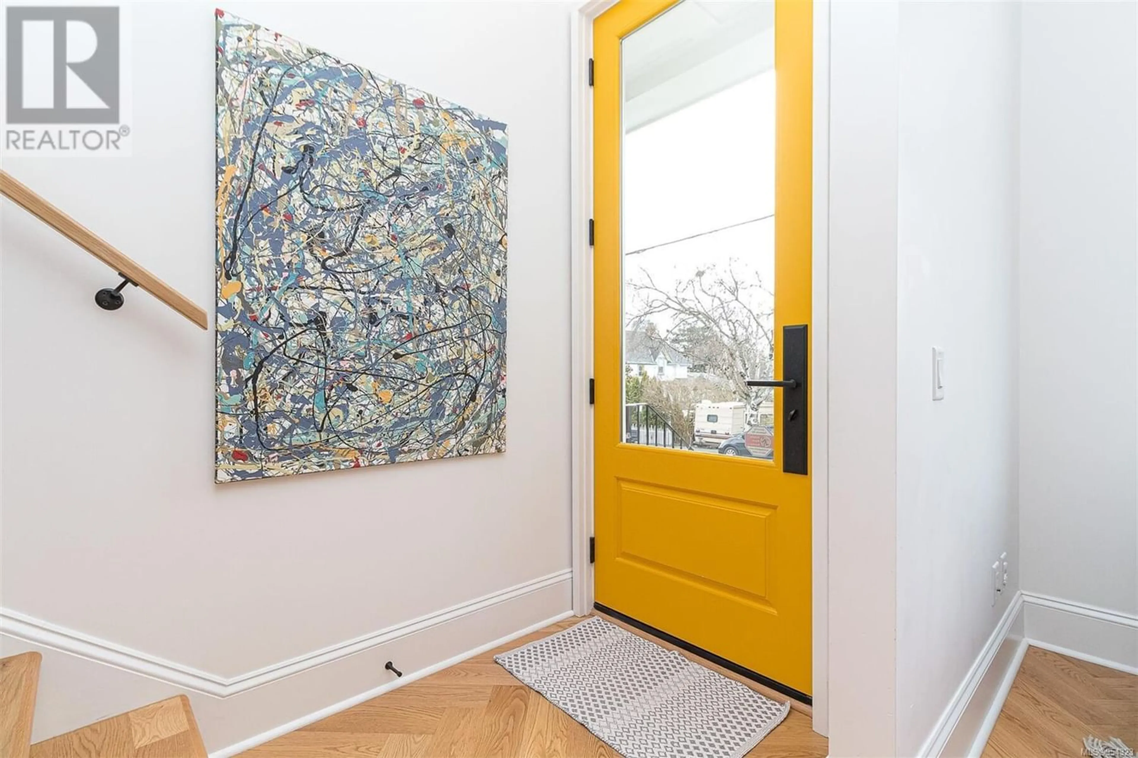 Indoor entryway for 15 230 Wilson St, Victoria British Columbia V9A3G2