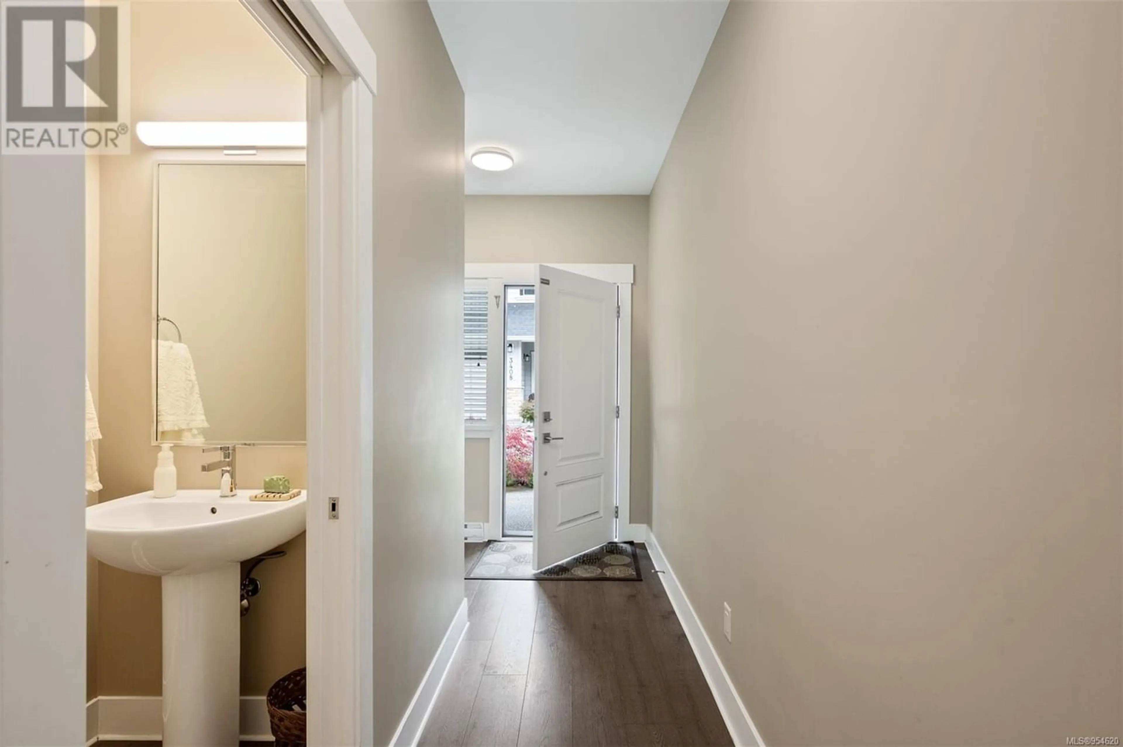 Indoor entryway for 3407 Fuji Crt, Langford British Columbia V9C0H8