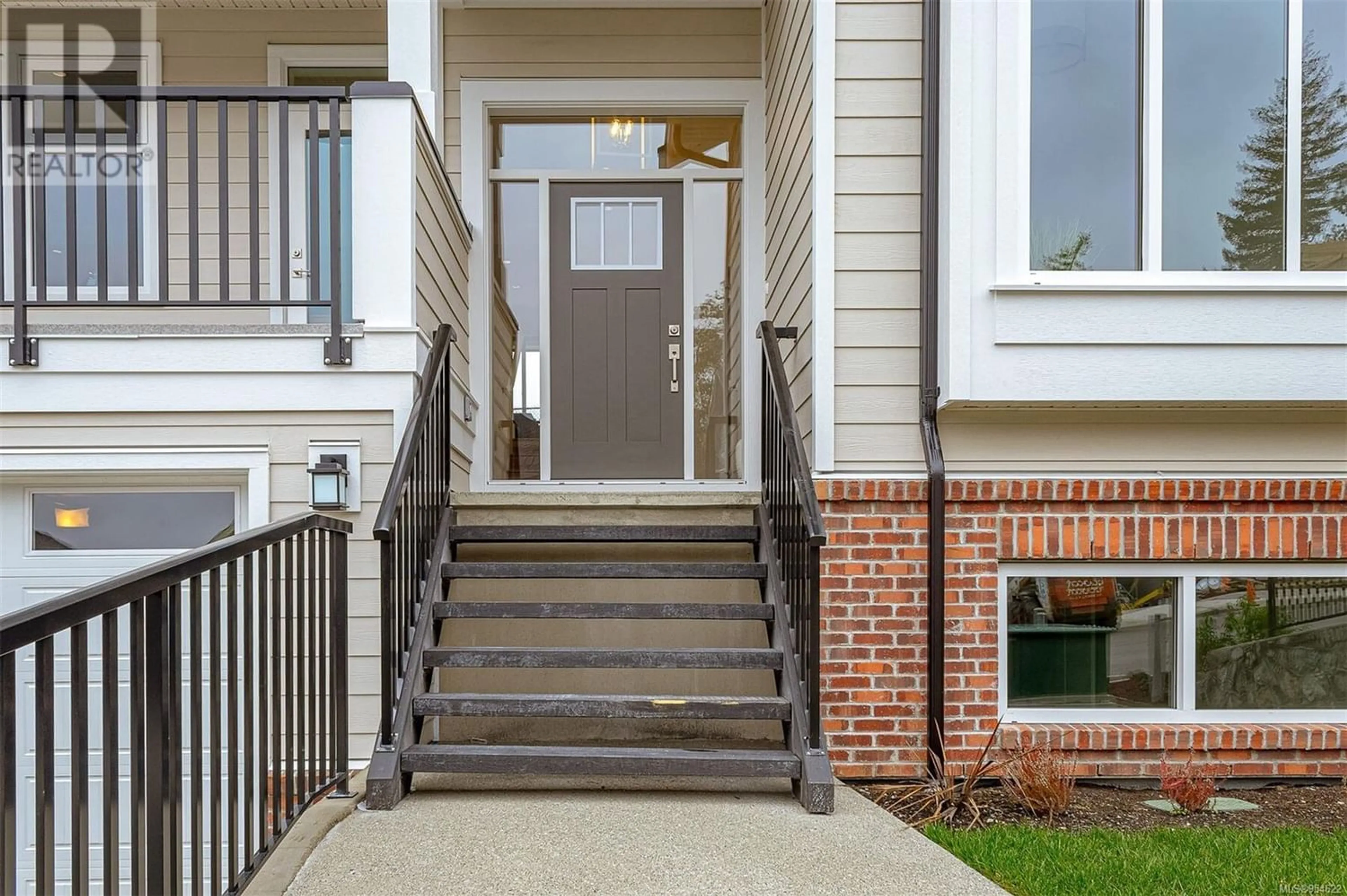 Indoor entryway for 1215 Ashmore Terr, Langford British Columbia V9C0R2