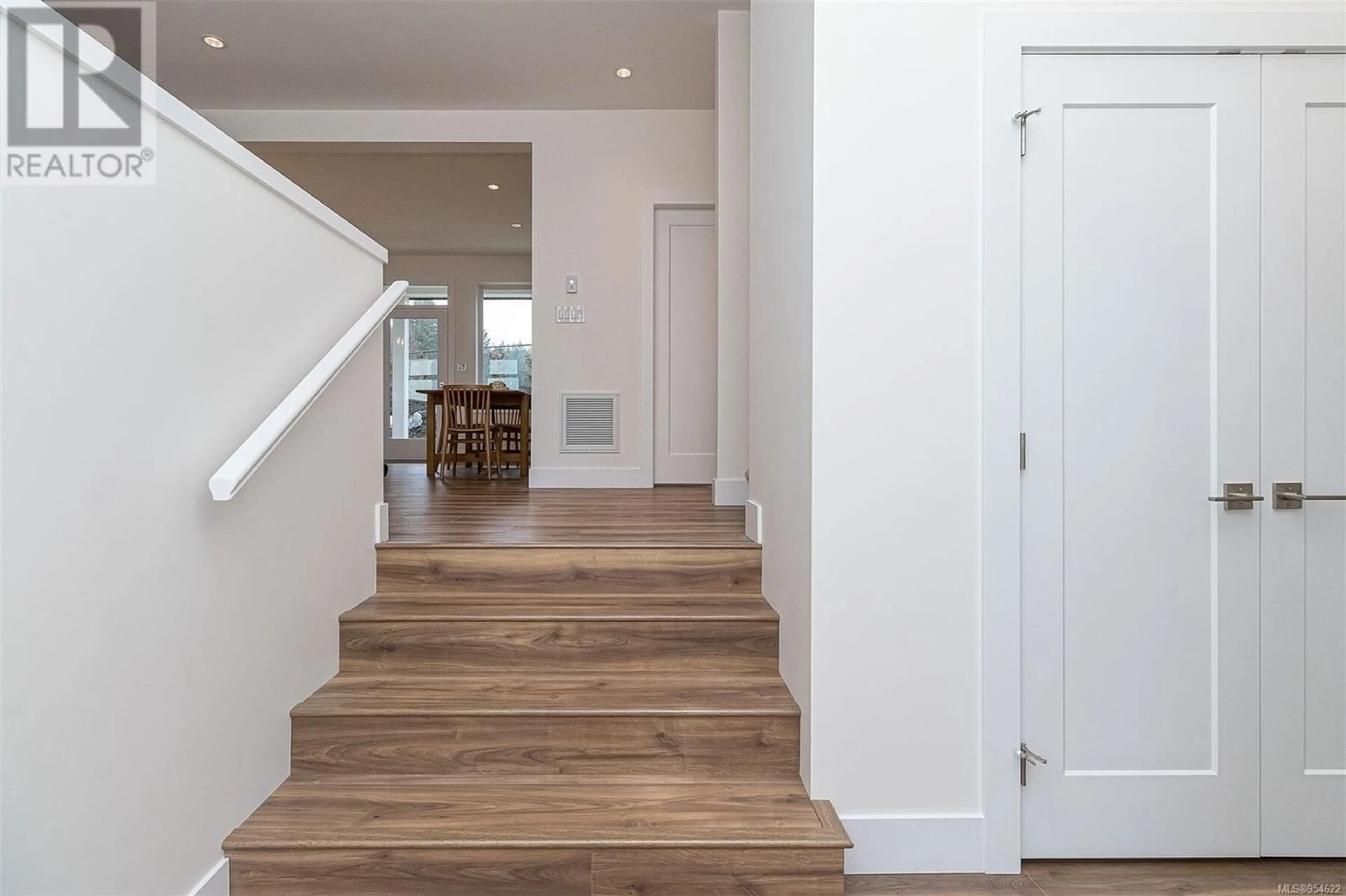 Indoor entryway for 1215 Ashmore Terr, Langford British Columbia V9C0R2