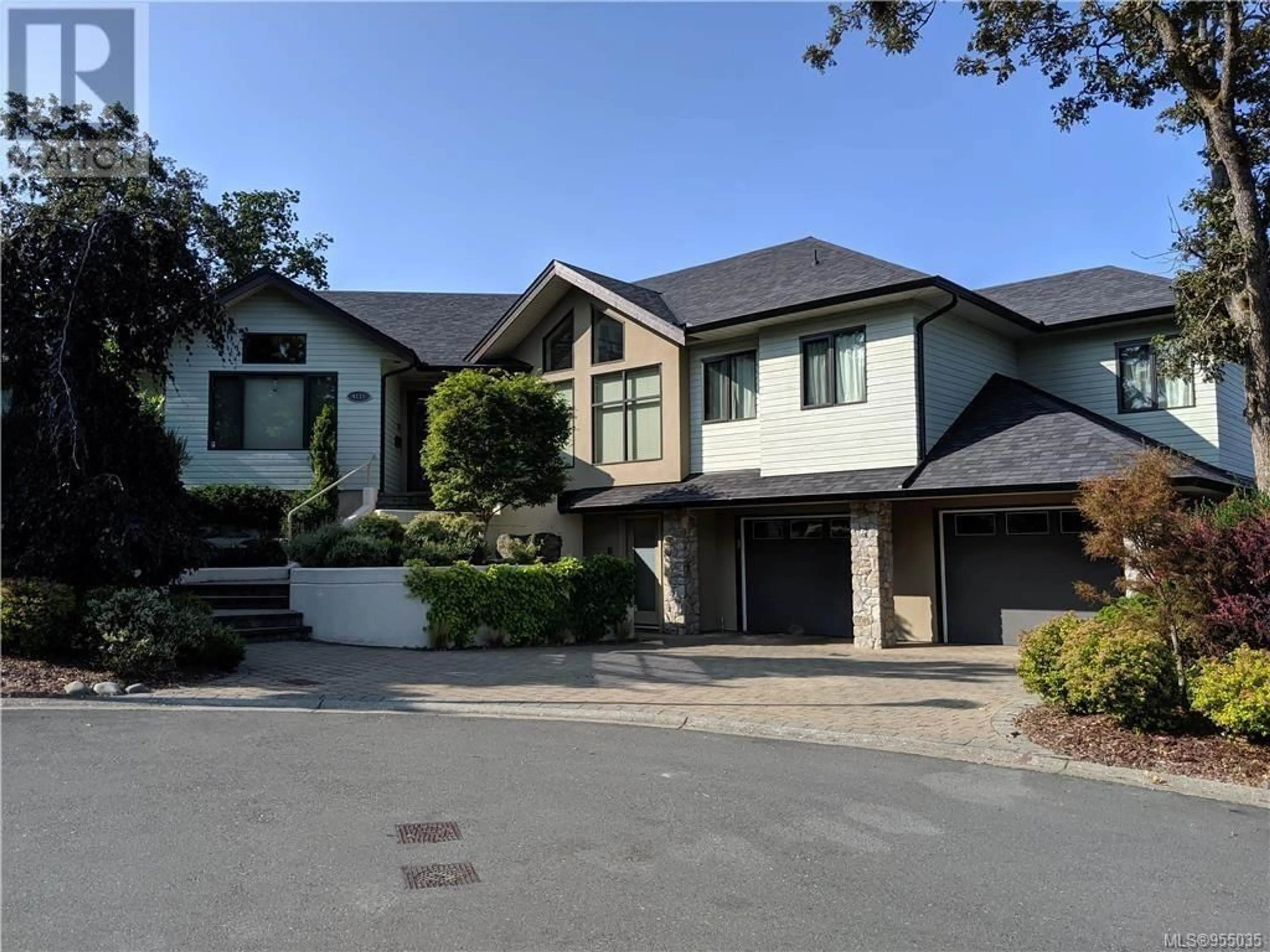 Frontside or backside of a home for 4115 Rogers Ridge, Saanich British Columbia V8X3R1